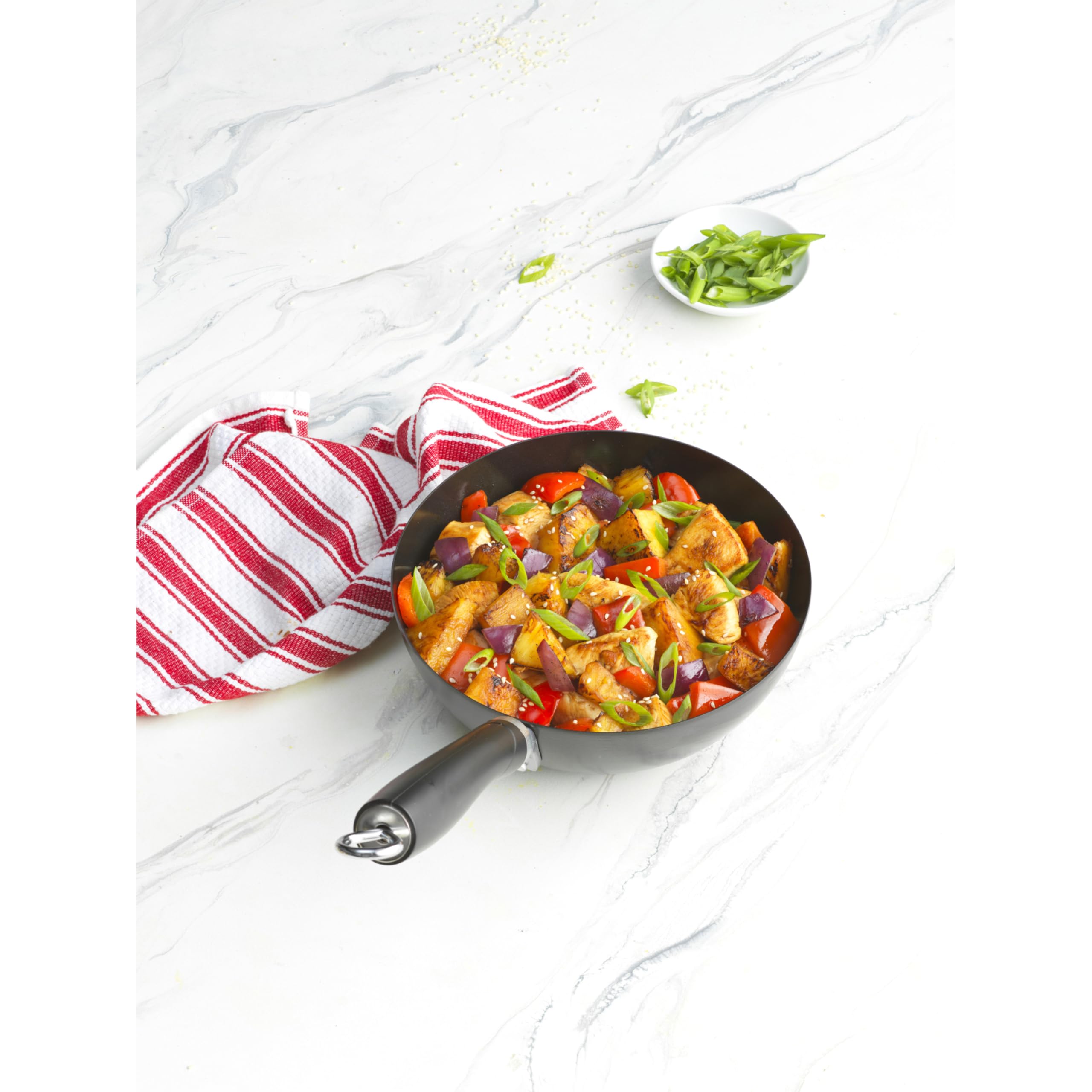 Wok antiadherente Everyday de 8 pulgadas, negro, wok pequeño de acero al carbono, construcción de pared alta, base plana, mango ergonómico de protección de llama, sartén antiadherente para 6