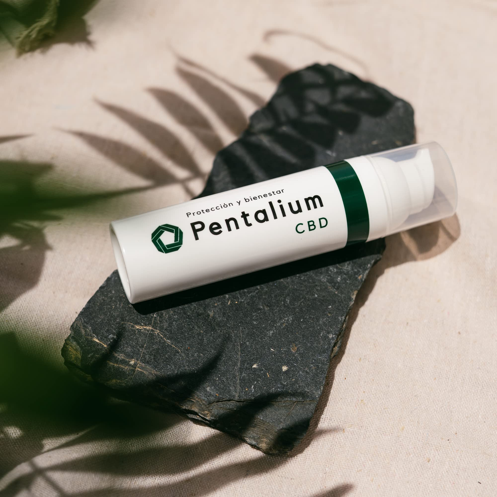 Cannabidiol Crema 100% Natural - Crema de CBD para masaje que combina 10 Ingredientes Naturales | Con Condroitina, Glucosamina, MSN, Harpagofito y Boswellia serrata | 75 ml