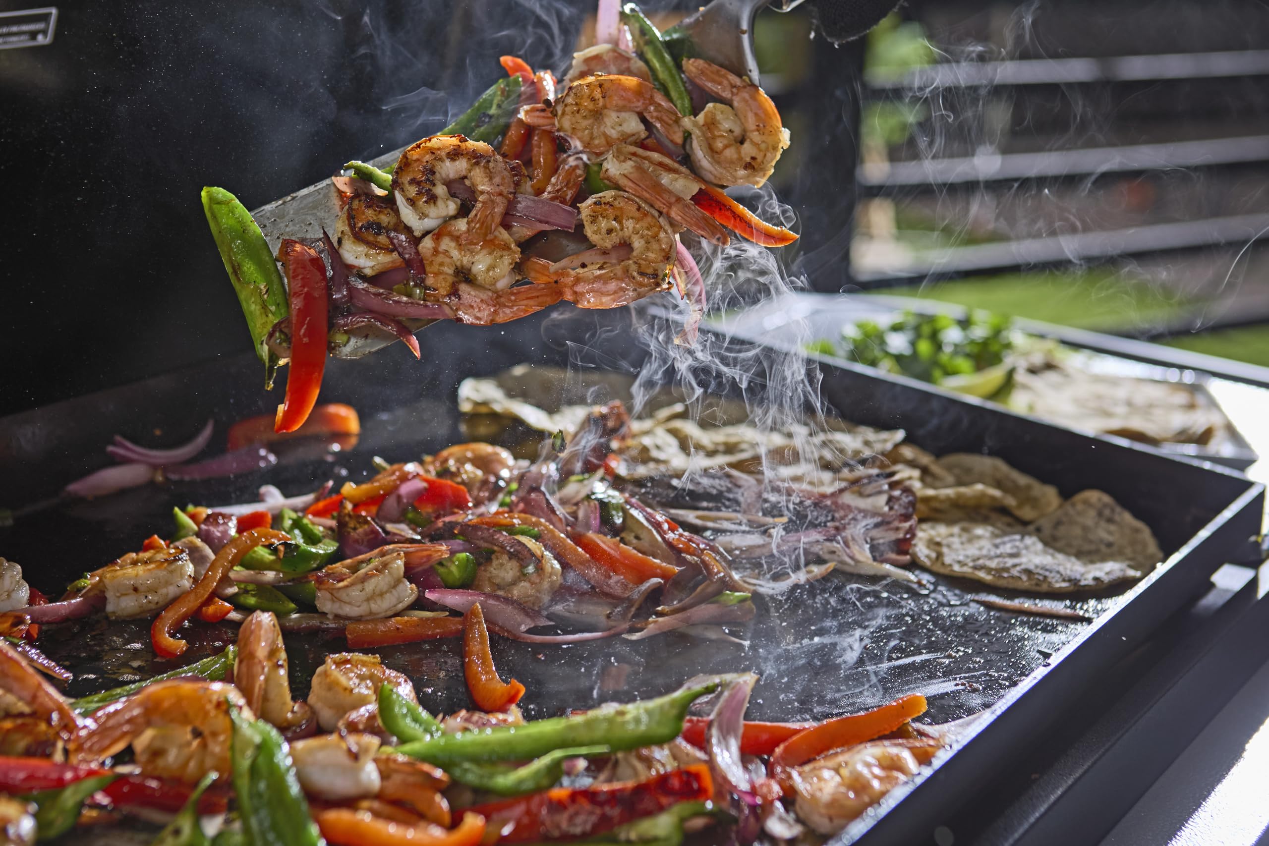 Weber Zestaw łopatek do płyt grillowych – Planchas, 2-częściowy, ze stali nierdzewnej, ze ściętą krawędzią przednią do łatwego przesuwania pod grillowanymi potrawami, kolor srebrny – czarny (3400424)