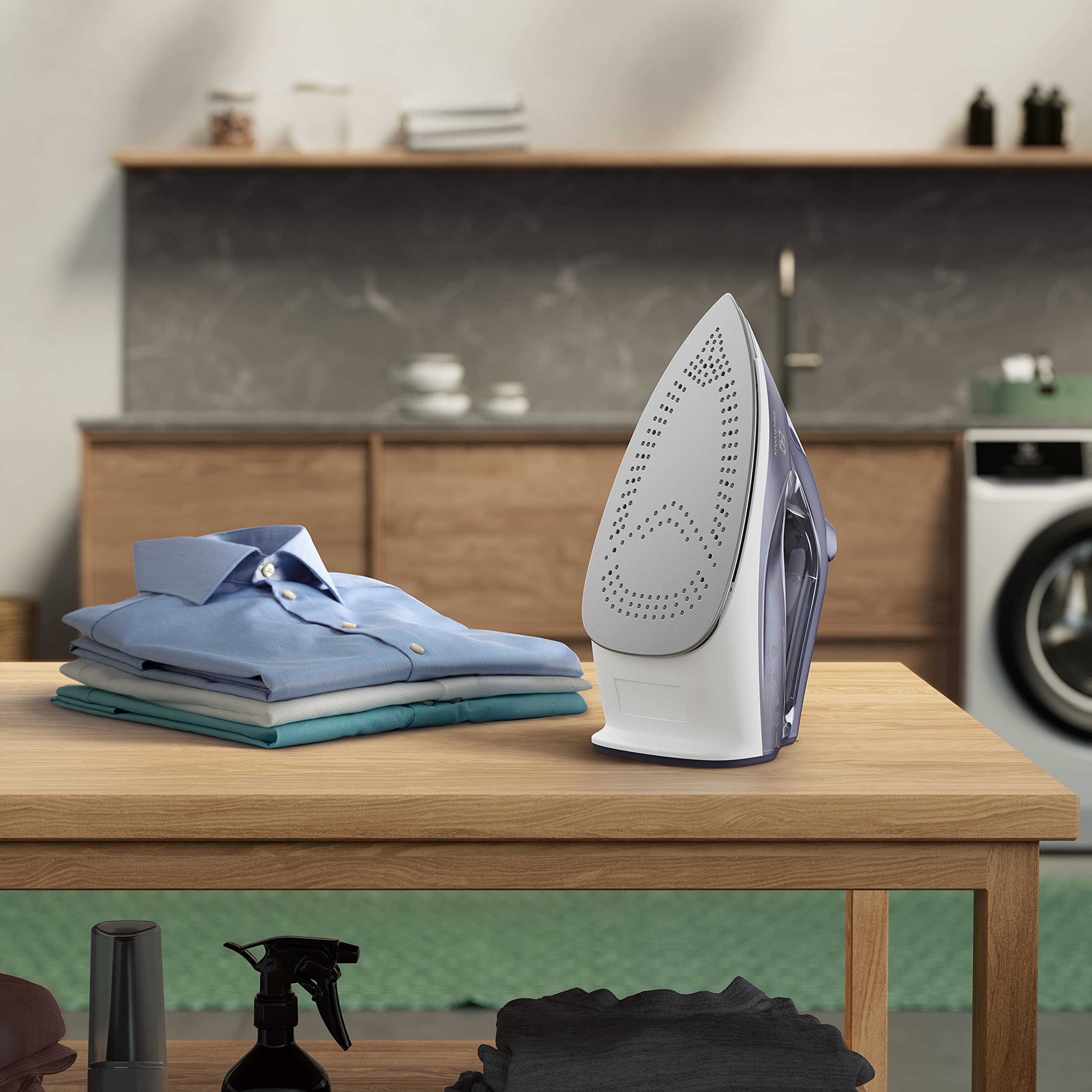 Electrolux Plancha Refine 600 E6SI1-2MN, Plancha a vapor con suela GLISSIUM 175 resistente a los arañazos, autolimpiante con FlushClean, antigoteo, Misty Navy