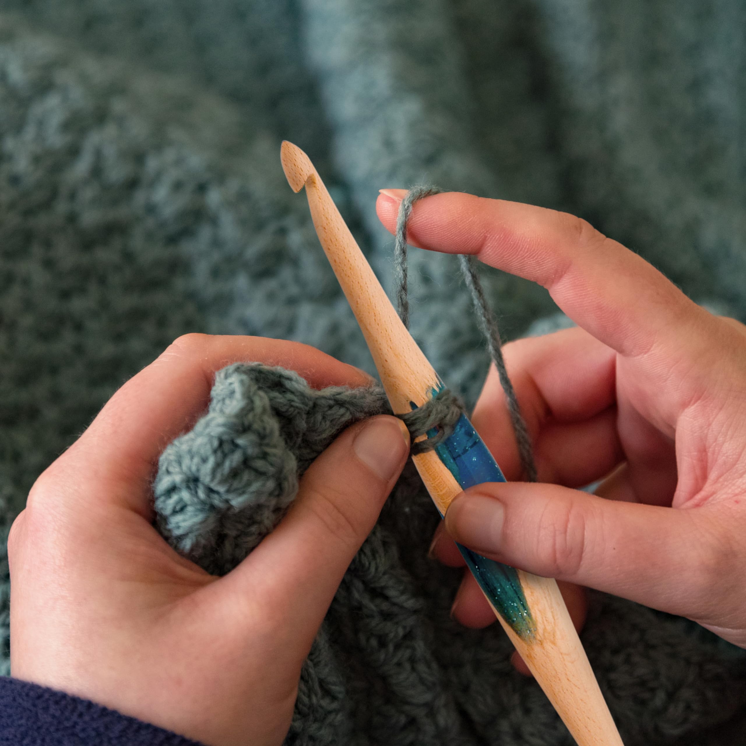 Ommi Crochets à Crochet à Poignée Ergonomique|Fabriqué à La Main En Bois De Hêtre Et Résine Mélangé|Aiguille à Tricoter, Tissage à Fil Artisanal|Meilleur Cadeau!(Bois De Hêtre Et Résine Vapeur,10 Mm