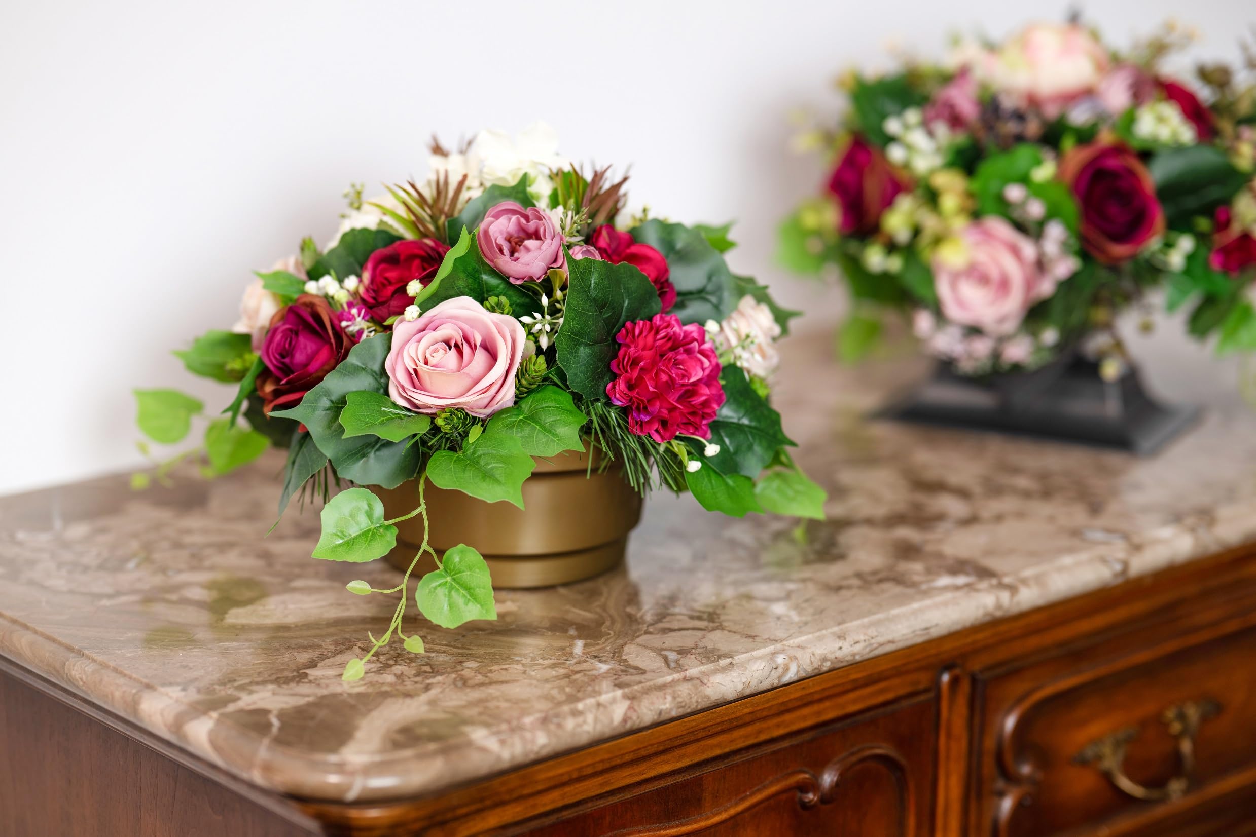 Generisch Grabgesteck künstlich wetterfest 30 cm – Grabgestecke mit Rosen im Topf beschwert – Grabschmuck für Friedhof & Urnengrab – EU Handmade Grabdeko