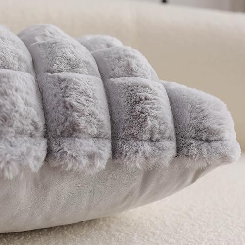Miniatura 6 de Neelvin Fundas de Almohada Decorativas de Piel Sintética Gris Suave Acogedora a Cuadros 16x16 pulgadas Juego de 2, Fundas de Cojín de Terciopelo