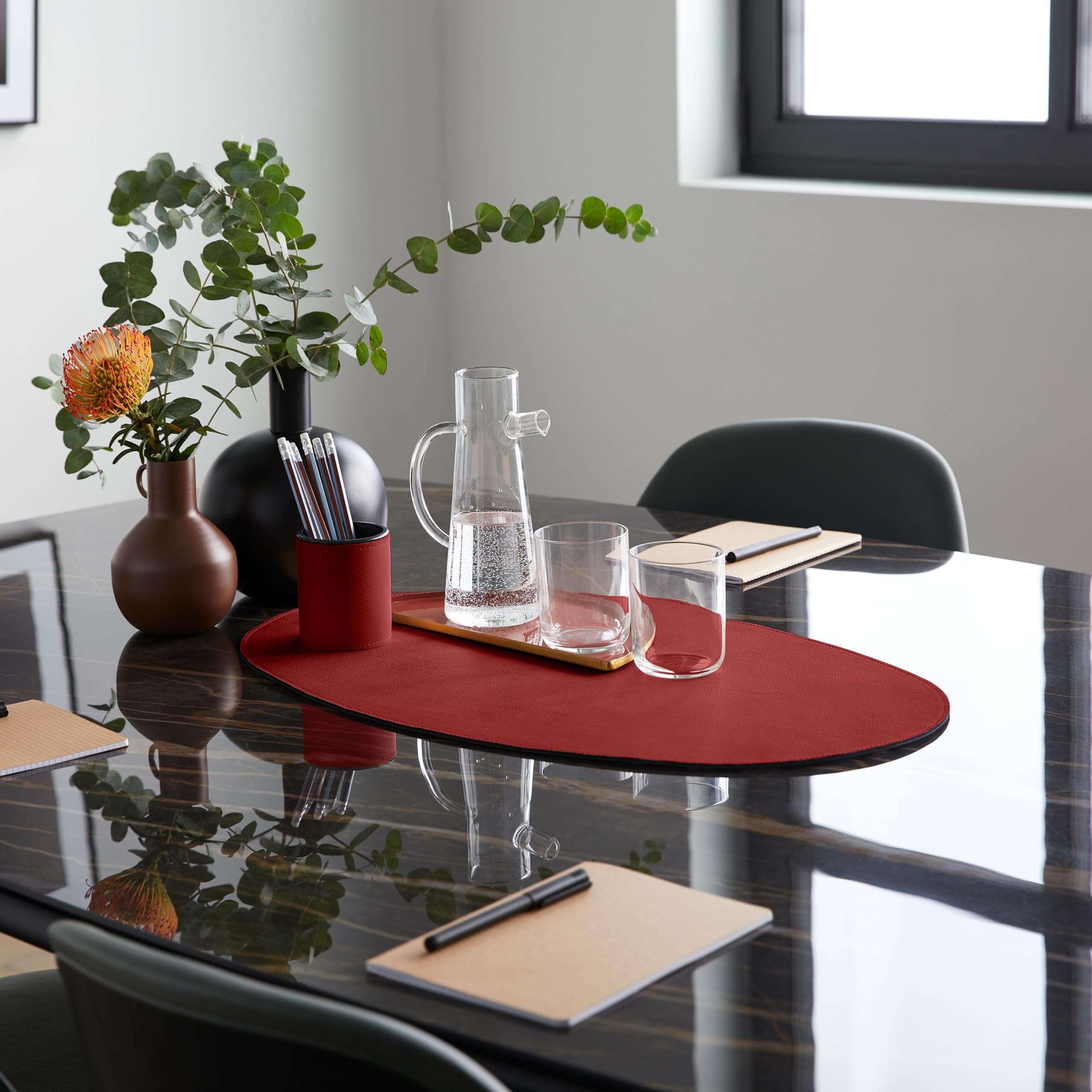 Eglooh - Afrodite - Sottomano Scrivania Ovale in Vera Pelle Rosso Vivo cm 50x31 - Centrotavola con Cuciture Artigianali e Fondo Antiscivolo - Made in Italy