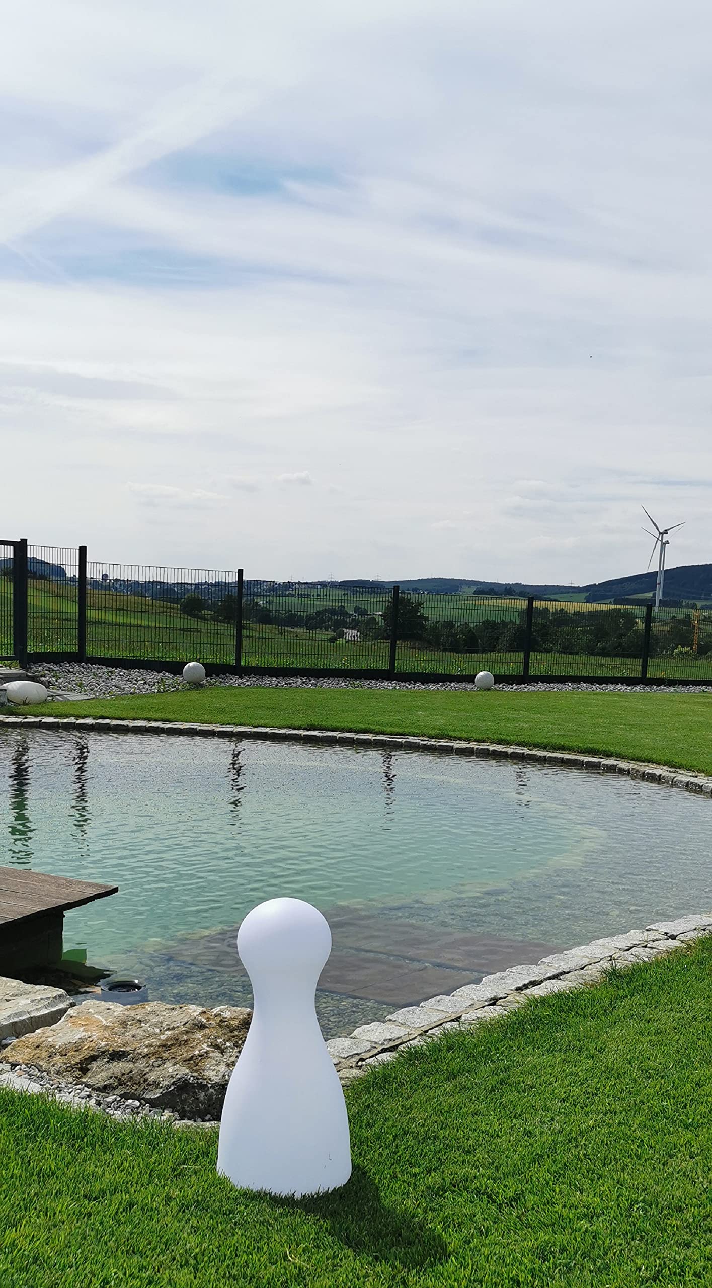 Trango 7236L LED Gartenstrahler IP65 Leucht-Figur inkl. 1x E27 LED Leuchtmittel Gartenlampe Außenlampe *HALMA* 75cm Hoch in weiß inkl. ca. 5m Zuleitungskabel Wegbeleuchtung, Außenleuchte, Leucht-Kegel