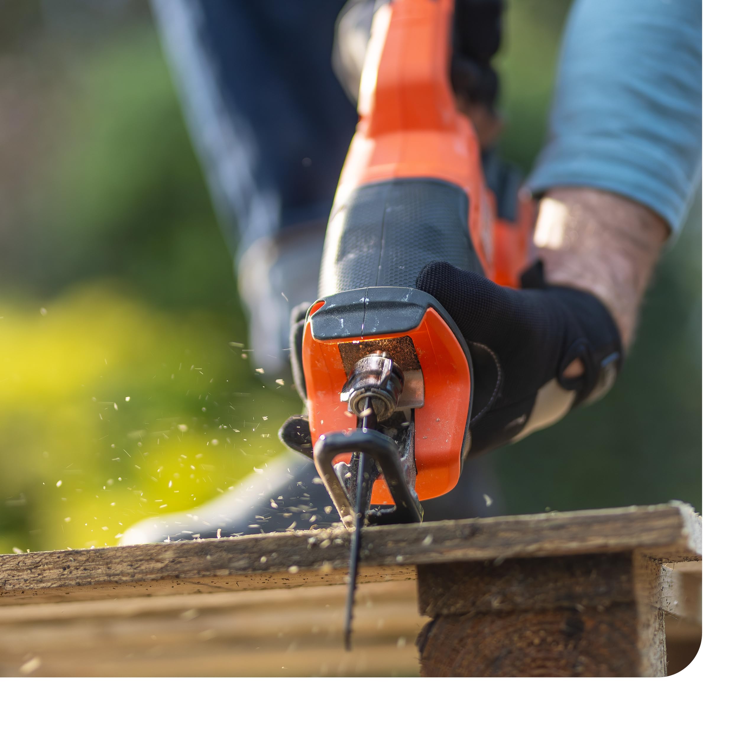 BLACK+DECKER Scie sabre sans fil Brushless avec éclairage LED et 6 lames incluses, outil seul sans batterie, BLCR78NAZ-XJ