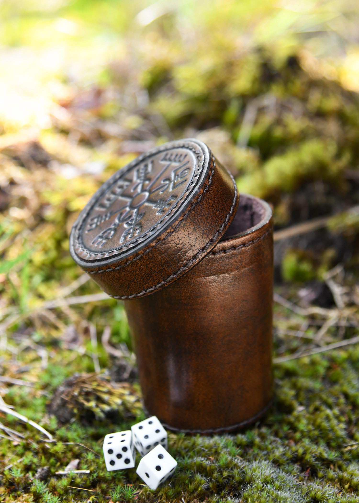 Ulfberth - Gobelet Cube Viking de qualité supérieure avec Couvercle, Motif Vegvisir - Cuir véritable - Tasse médiévale - LARP - (Vegvisir Marron)