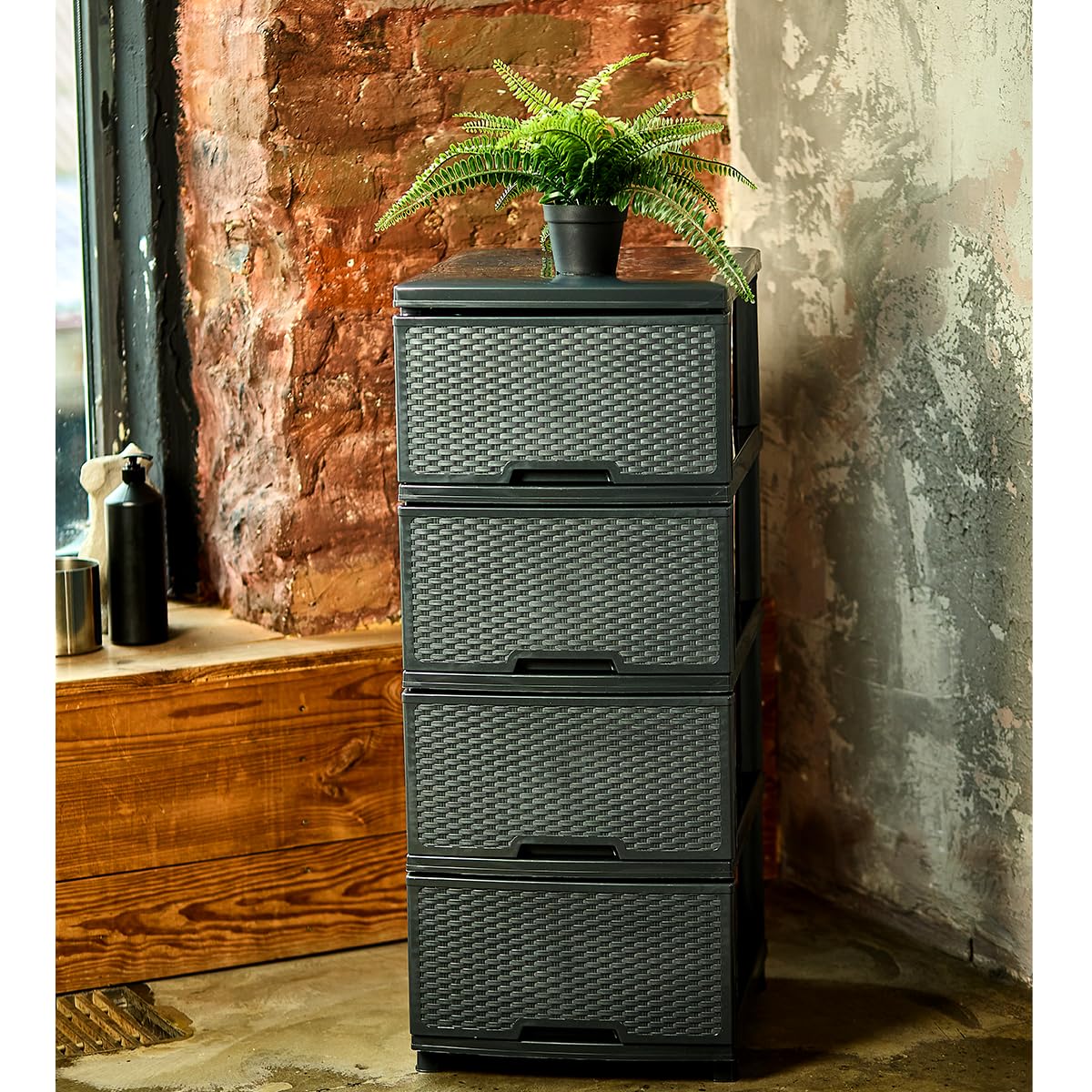 KMND Kommode schmal hoch mit 4 Schubladen | Kunststoff Kommode Rattan Optik | Schubladenkommode Aufbewahrung für Bad Küche Wohnzimmer Schlafzimmer | platzsparender Schrank Organizer Möbel, Weiß-rosa