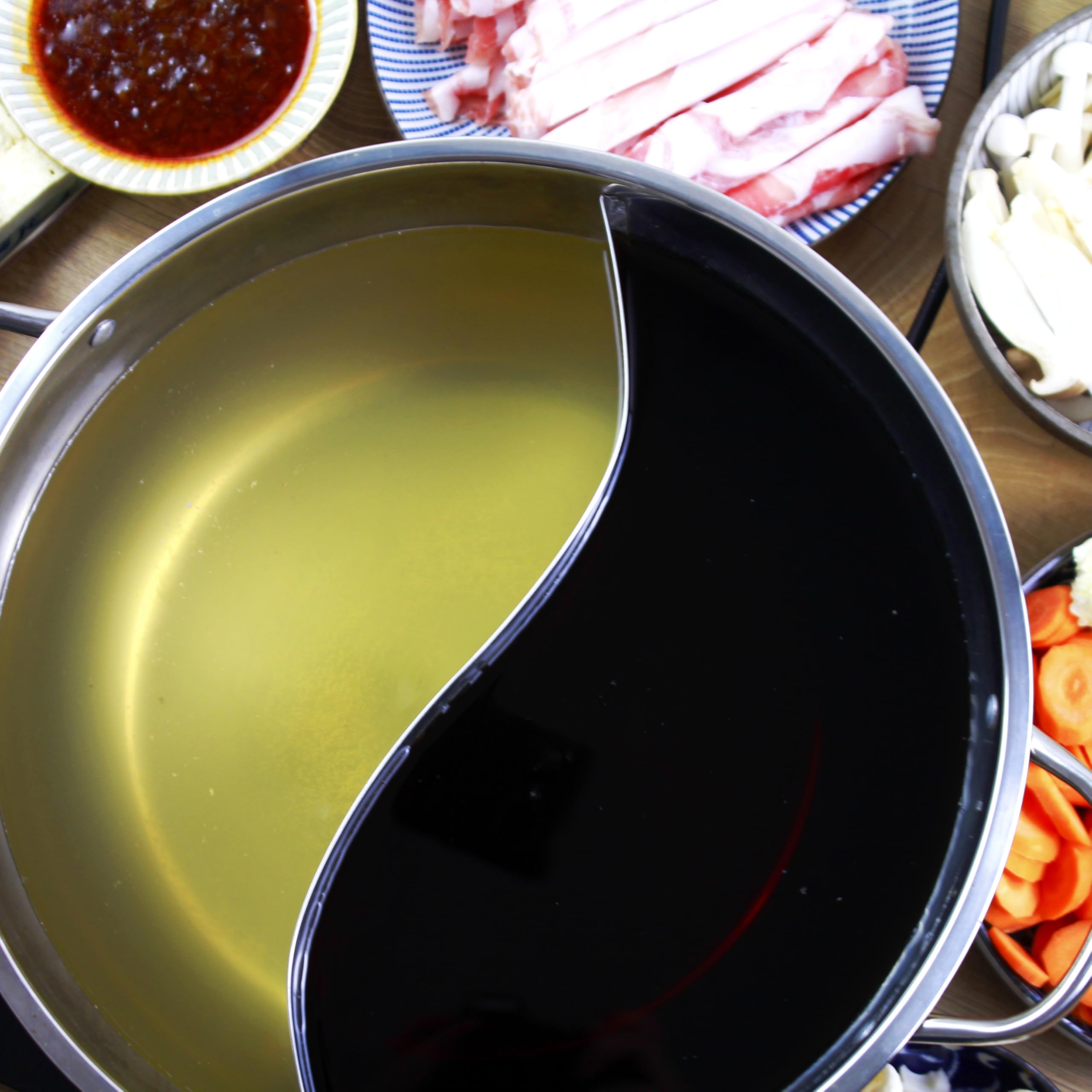 Shabu Shabu Hot Pot Box (13-teilige DIY Set für 4-5 Personen | japanisches Asian Fondue, inkl. Anleitung und Zubehör, vegan möglich), Geschenkidee (Shabu Shabu Set)