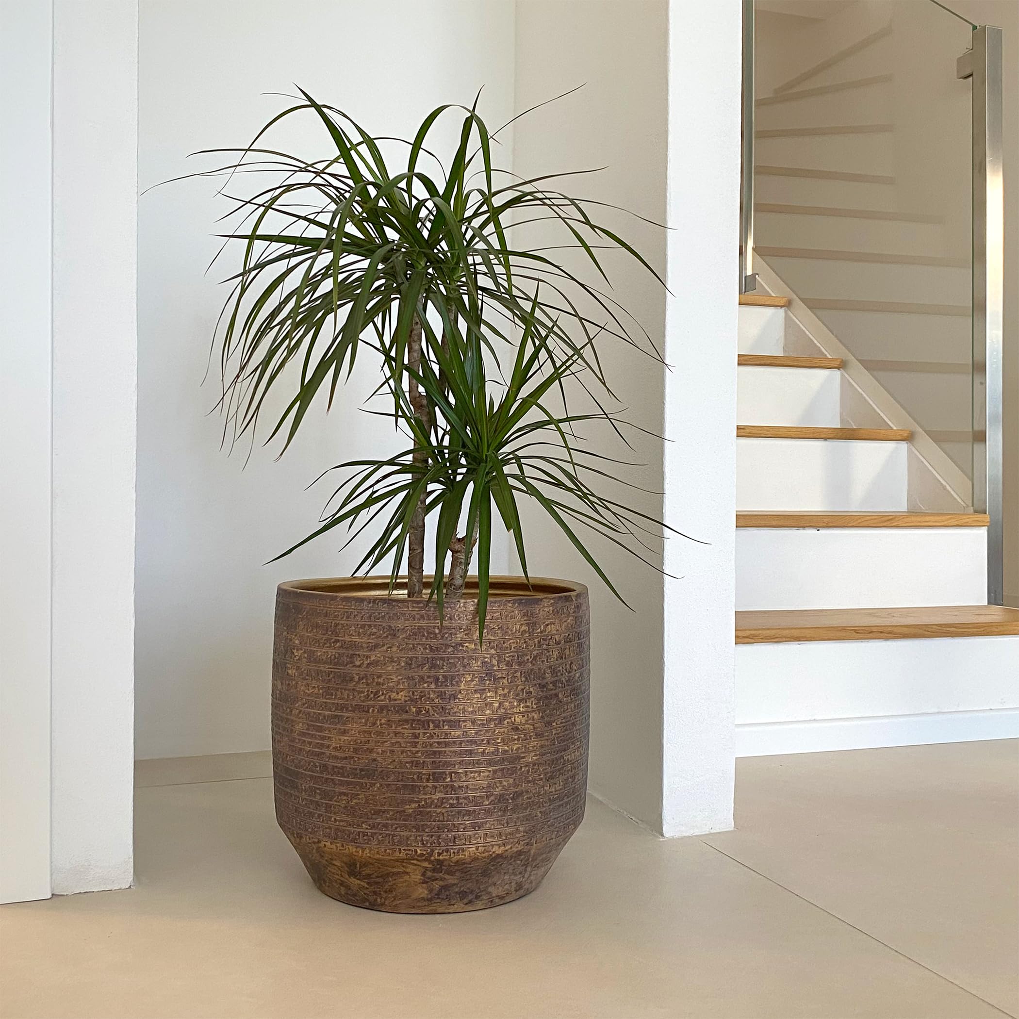 Grande e Elegante VASO in Terracotta | Vaso Decorativo Moderno per Piante, Fiori, Piante grasse, Piccoli Alberi | da Interno o Esterno. (Marrone/Oro, Ø35 - h.32cm)