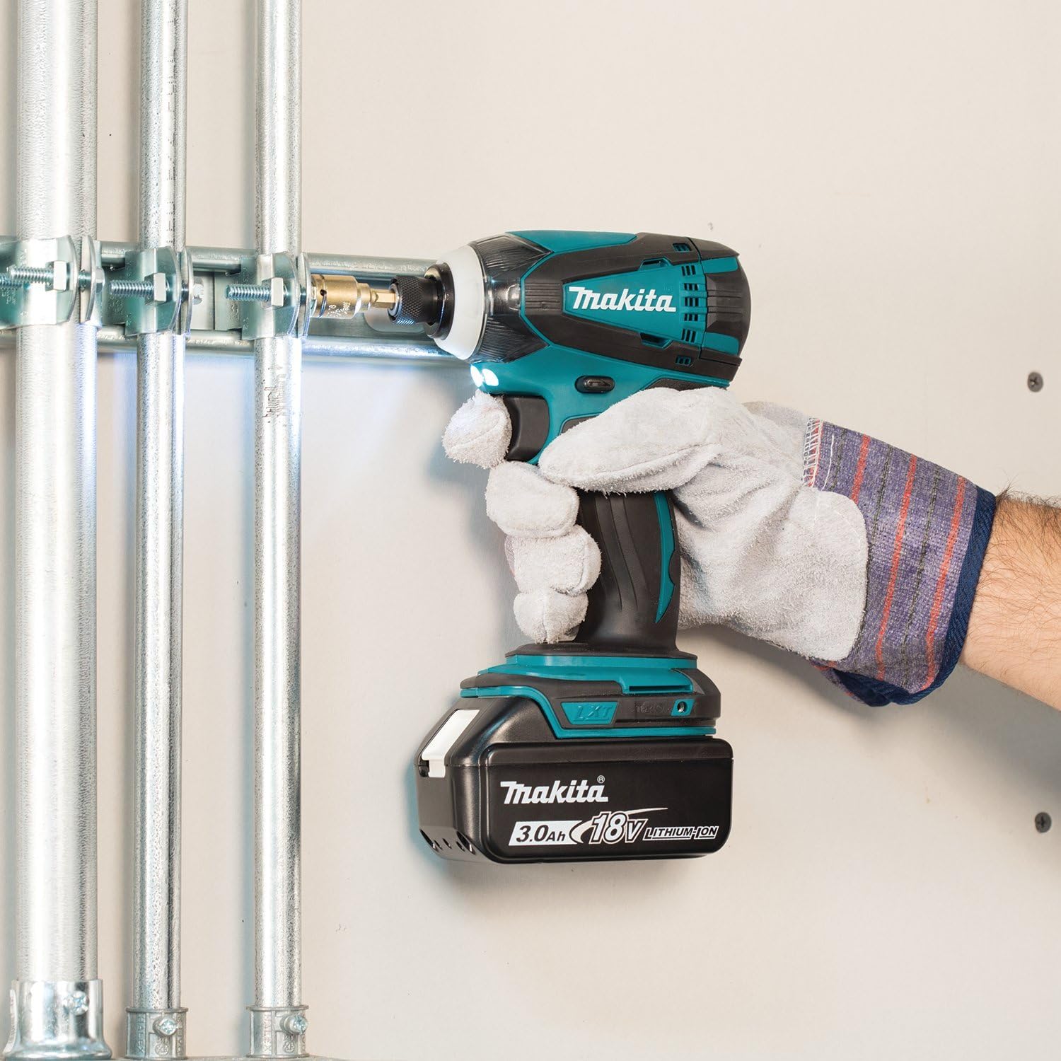 Makita XDT04 18V LXT® Lithium-Ion Cordless Impact Driver Kit (3.0Ah)