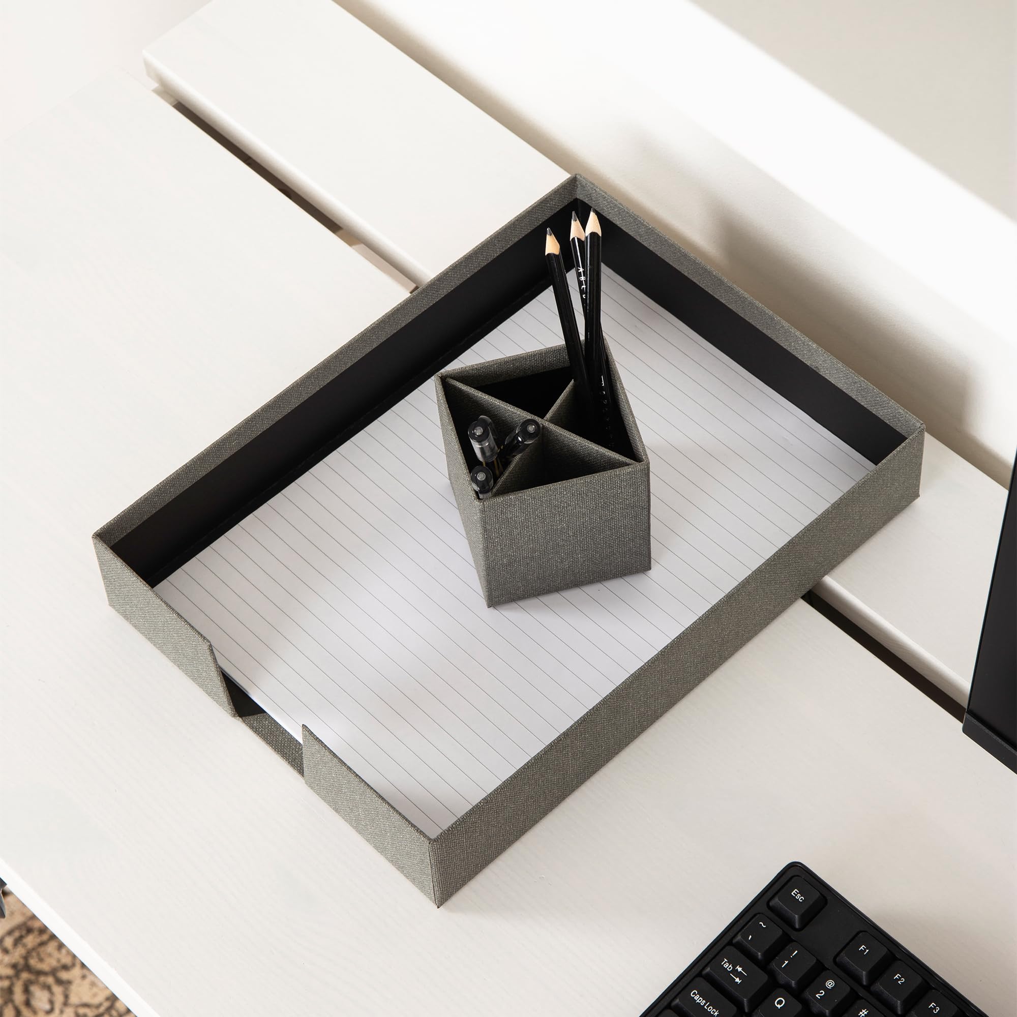 BIGSO HUGO 4-teiliges Schreibtisch Set mit 1 Stehsammler, 1 Stifthalter, 1 Sortierkasten und 1 Box ohne Deckel – Ordnungssystem aus Faserplatte und Papier in Leinenoptik – schwarz