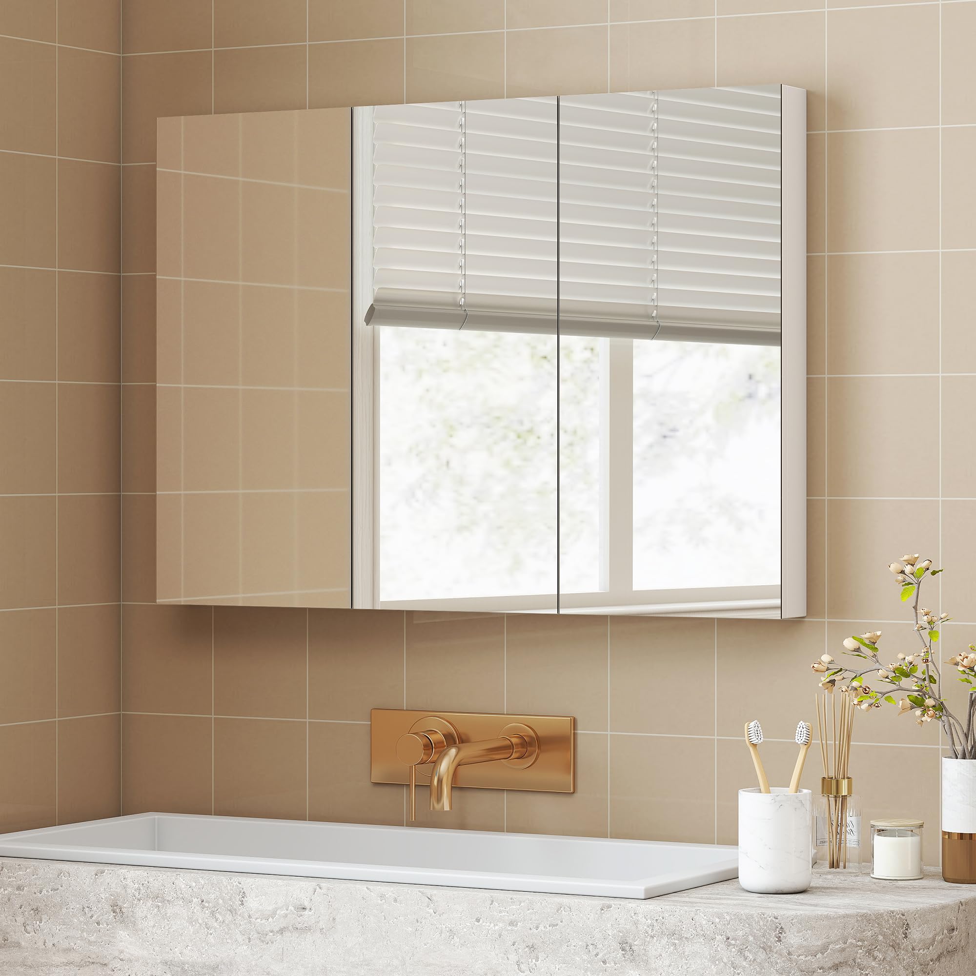 HOMCOM Armario de Baño con Espejo Armario de Pared para Baño de Colgar con 3 Puertas y Estantes Regulables 91,5x11,5x65 cm Blanco