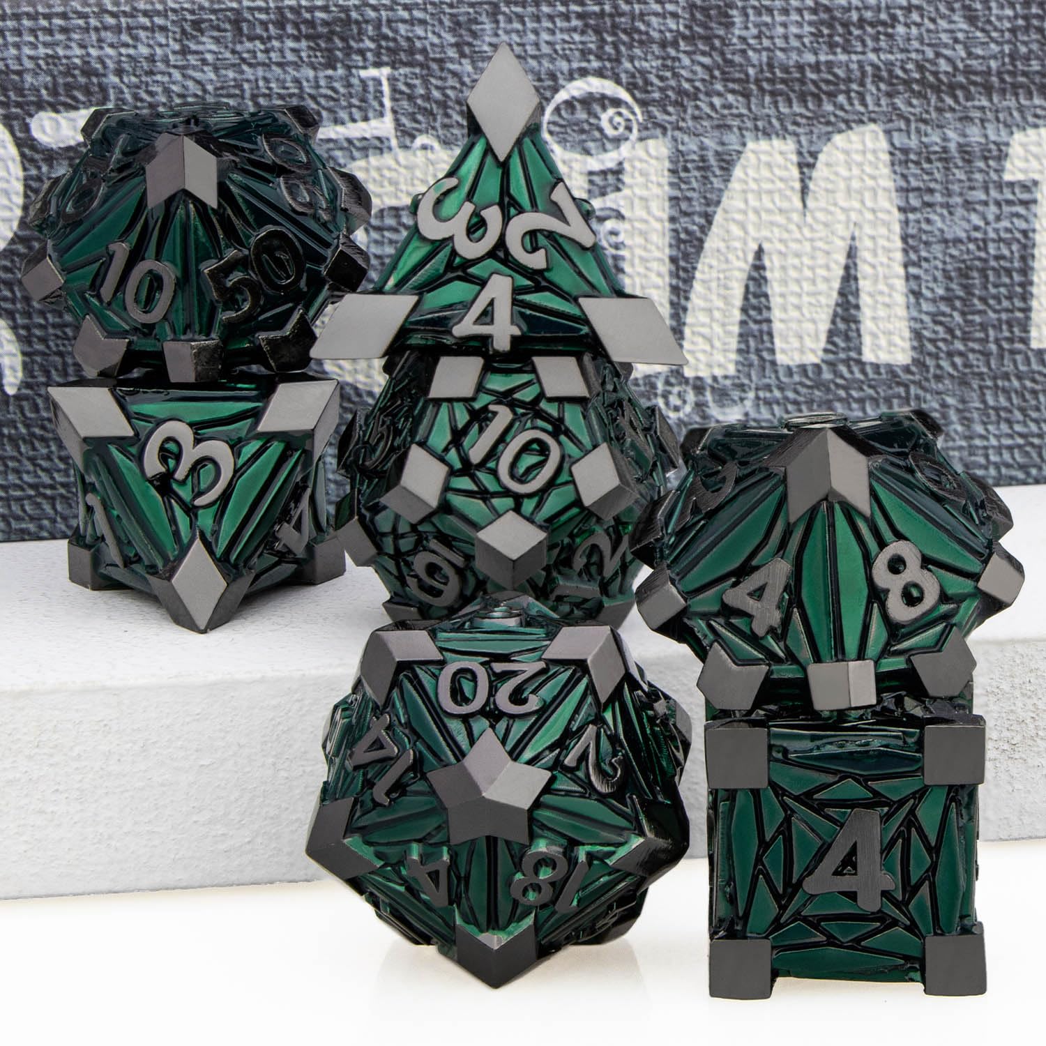 Lot de 7 dés en métal DND avec boîte, dés polyédriques verts D et D pour jeux de rôle sur table D&D - Ensemble de dés D20 D12 D10 D8 D6 D4