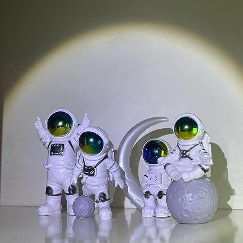 Miniatura 3 de LUOZZY 4 figuras de astronauta para decoración de tartas en miniatura, juguetes de astronauta espacial, estatuas de astronauta para el hogar,