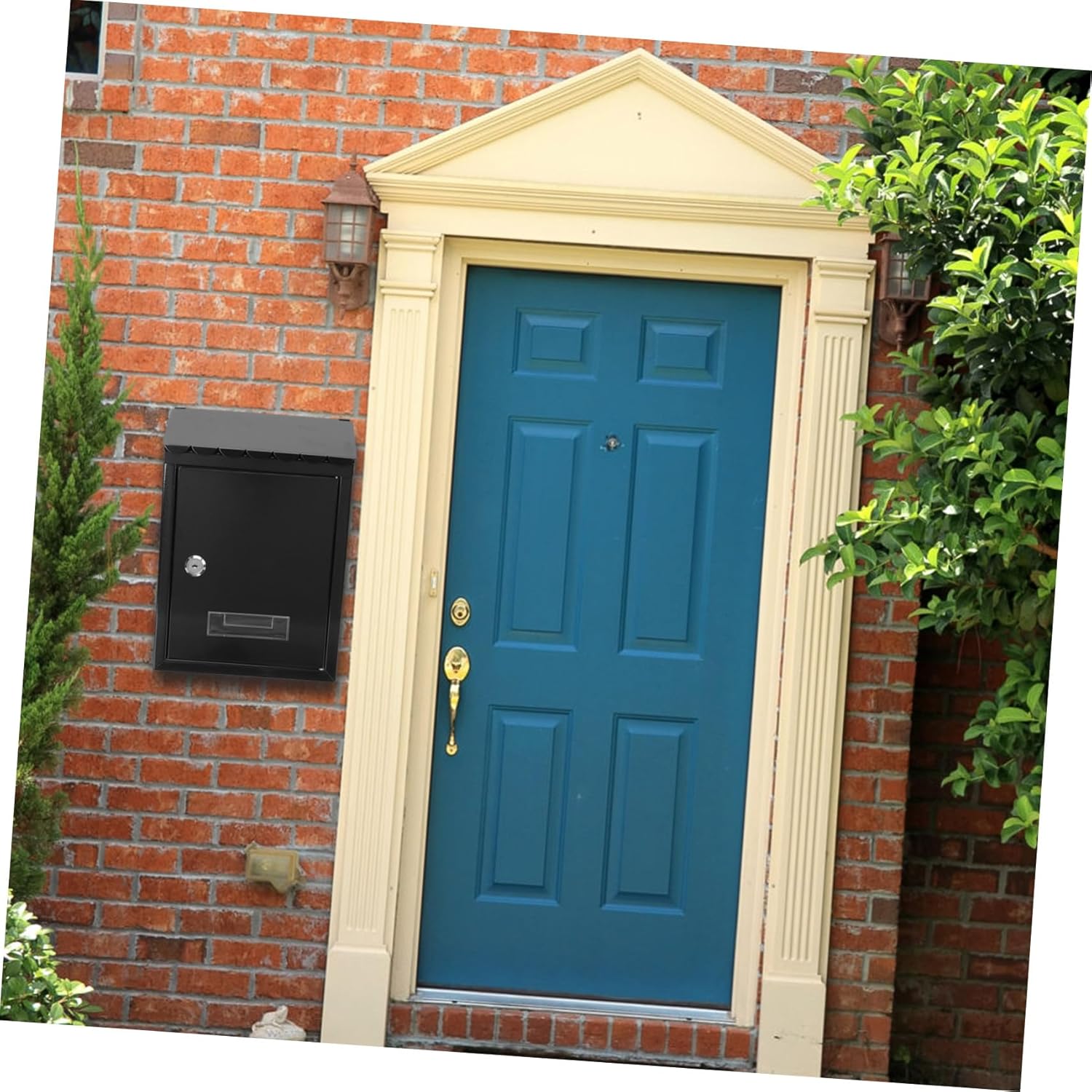 Vintage Locking Wall Mount Mailbox Capacity Iron Letter Box for Home and Garden European Style Outdoor Mailbox with Key Lock Weather Resistant Metal Post Box for Secure Mail