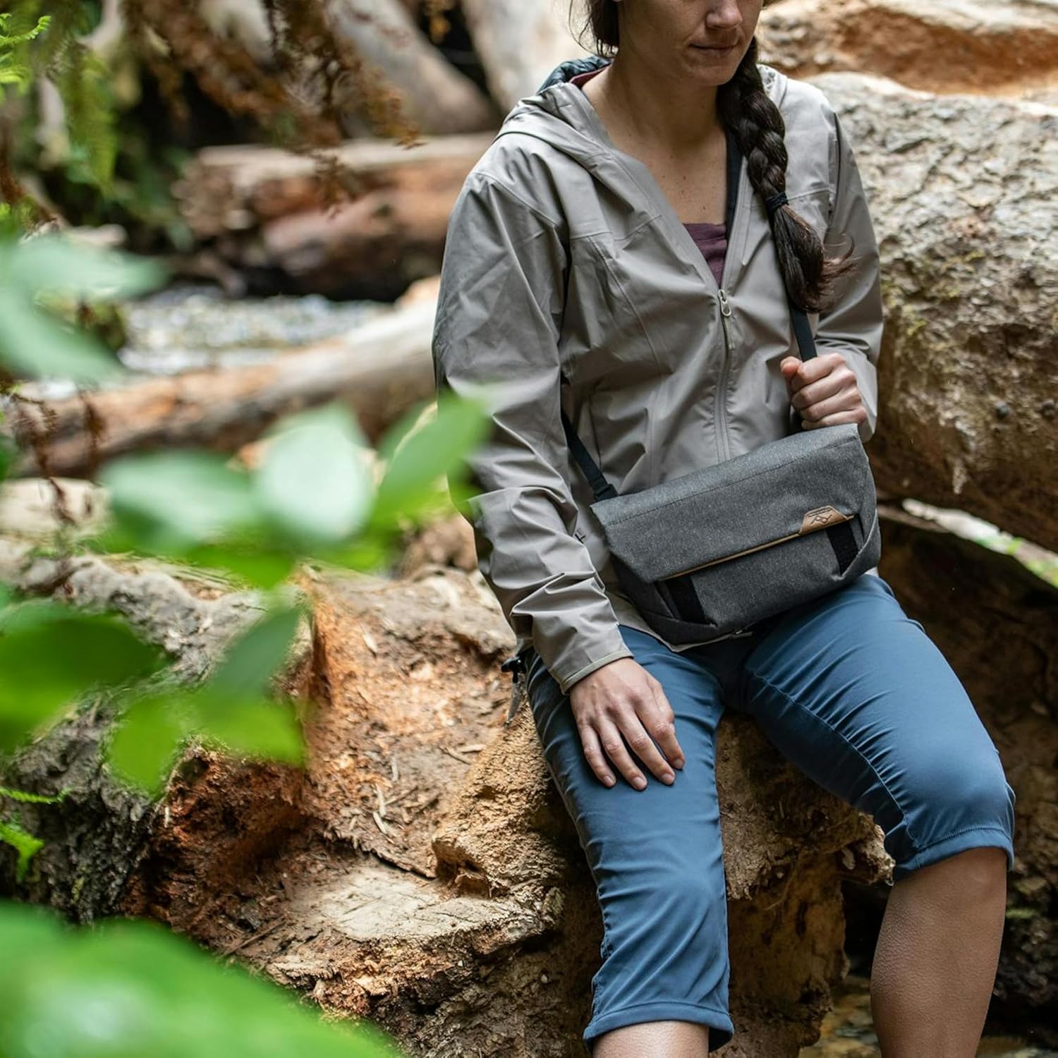 Peak Design Field Pouch V2, Charcoal, 2-in-1 Organizer and Sling Bag, Adjustable Shoulder Strap and Integrated Belt Loops, Weatherproof Nylon Canvas, Organizer Pouch or Carry Bag for Men and Women - Image 8