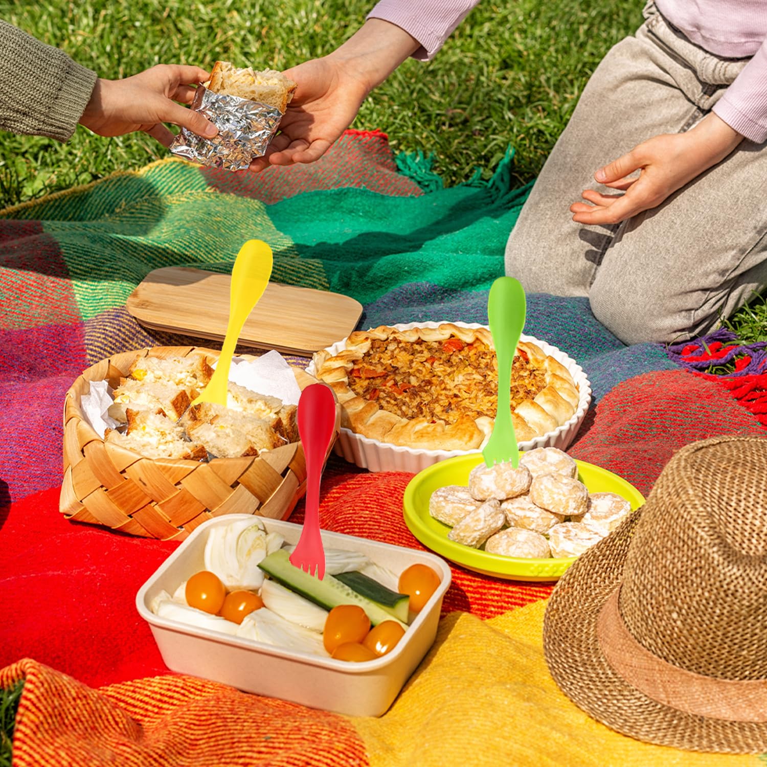 Lot de 3 cuillères-fourchettes en Plastique 3 en 1 pour Le Camping, la randonnée, Les Voyages (Rouge, Vert et Jaune)