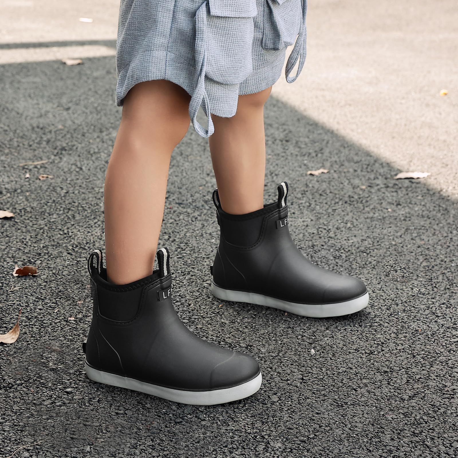 Unisex Gummistiefel Kinder gefüttert Jungen Mädchen,Halbhoch Regenstiefel Wasserdicht Antirutsch Stiefel,für Angeln, Bootfahren, Camping, Landwirtschaft, Gartenarbeit, Schultheater.