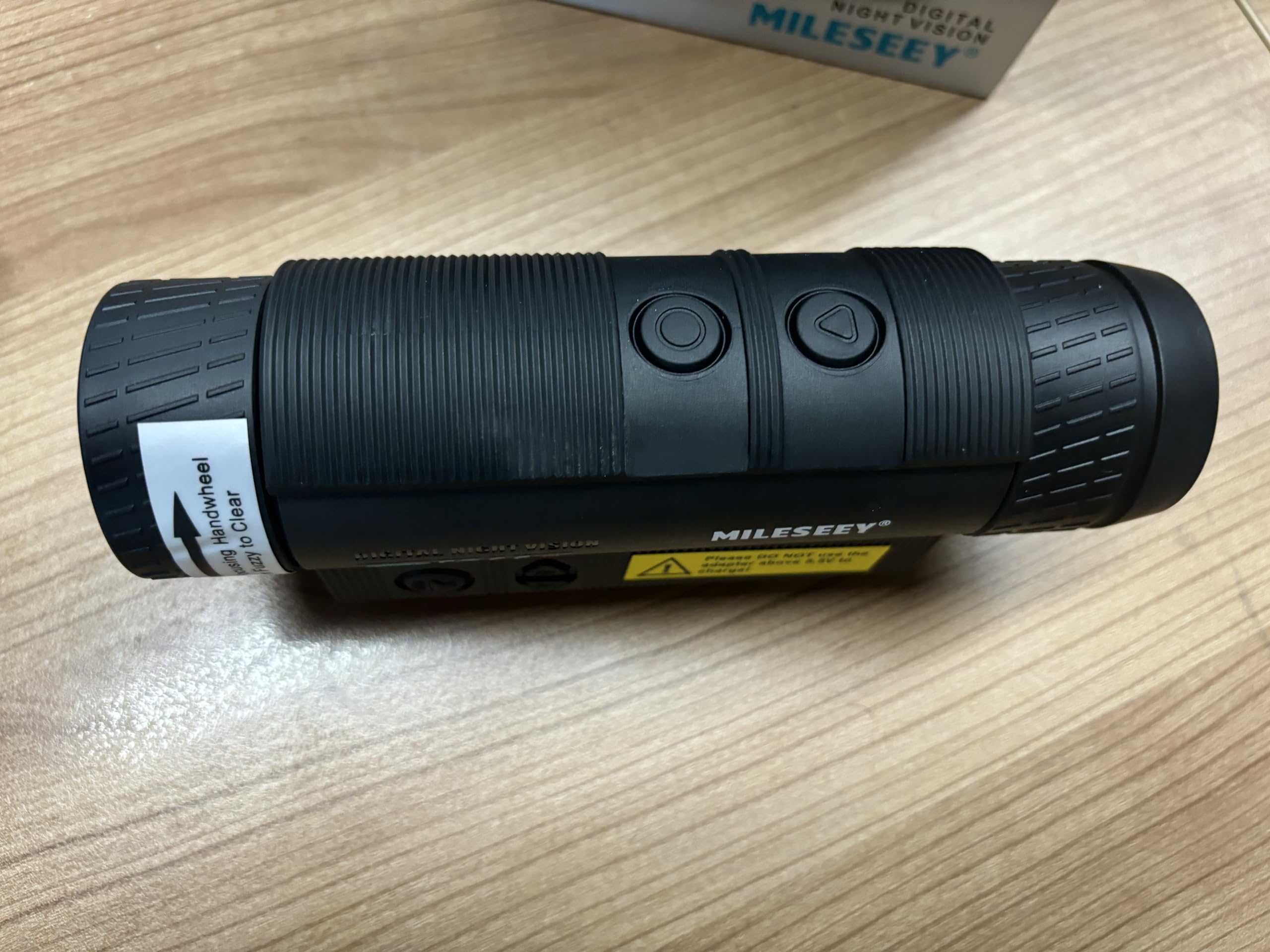 MiLESEEY Infrarot Nachtsichtgerät 2000mAh Akku 200m Foto Video Aufnahme Jagd Wildtiere 1,5 Zoll LCD Stativ