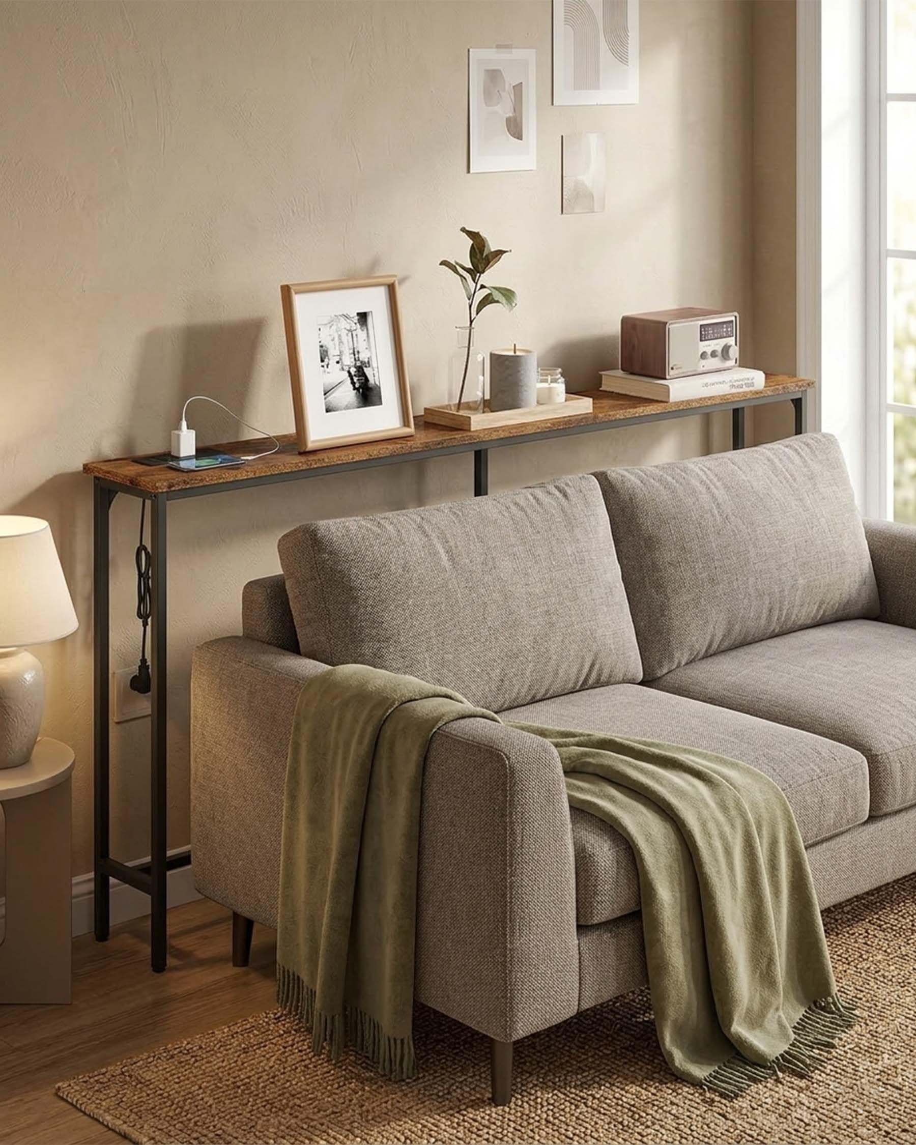 Konsolentisch 160cm Breit mit Steckdose fürs Wohnzimmer, Regal Flur Schmal mit 2 USB und 2 Steckdosen, Schmaler Konsolentische in Braun mit Schwarzem Metall, Vintage Console Table 80cm Hoch