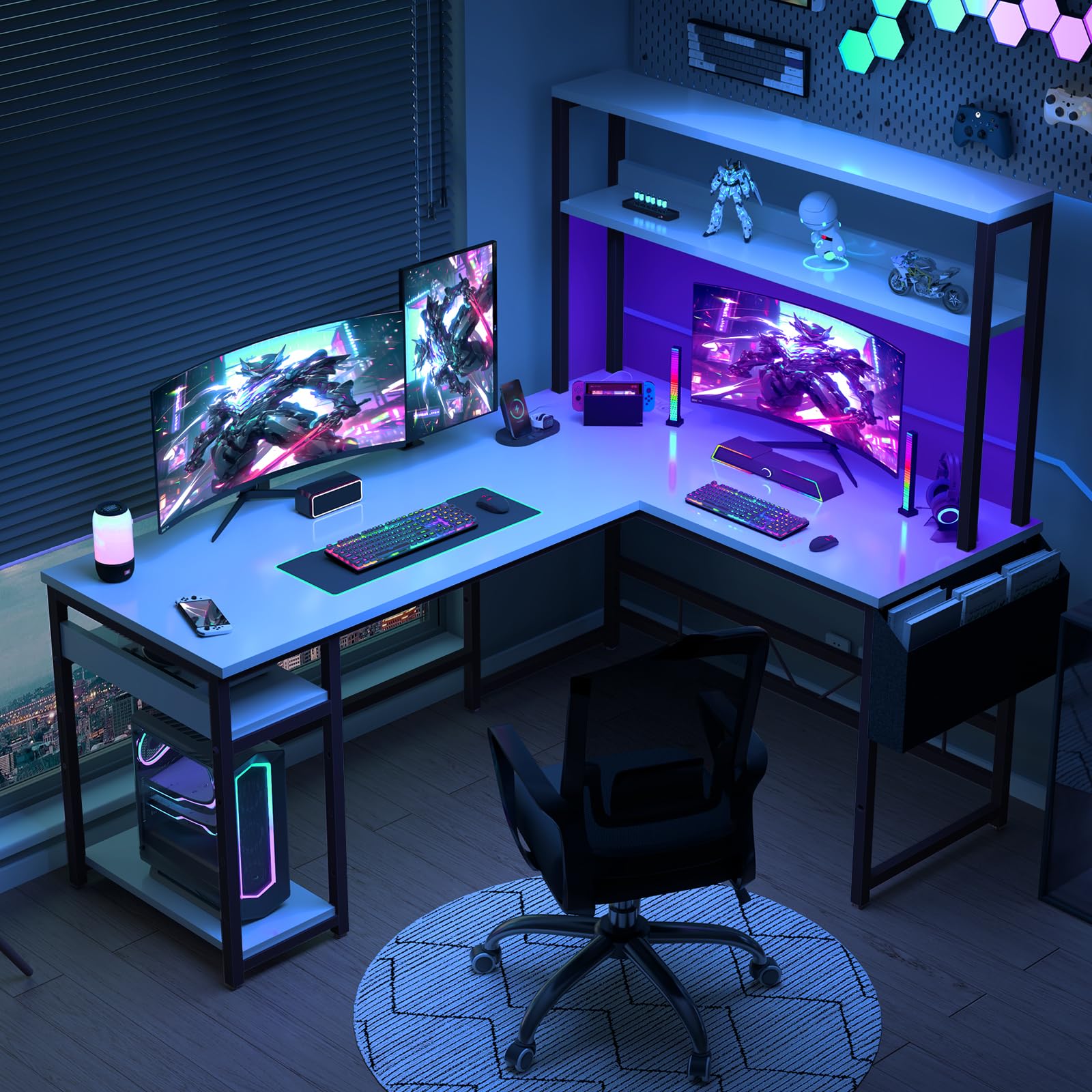 Devoko Scrivania Gaming con LED, 155 x 100 cm Scrivania con Ripiano Reversibile, Scrivania ad L con 2 Prese e 2 Porte USB, Scrivania Gaming con Scomparti e Spazio di Archiviazione, Bianca