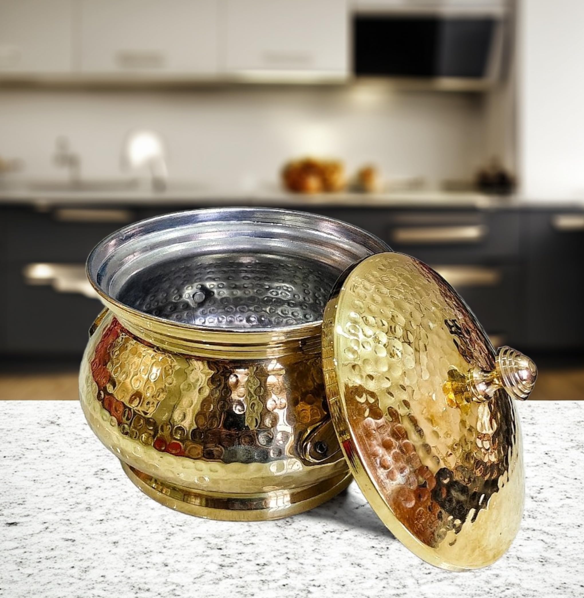 PITAL NAGRI ECRAFT Pure Brass Handi Serving with Lid 1.5 Litre Hammered Handi Pot with Serving -Resistant Handle Polished Non-Stick (Brass Pot 1.5 Litre)