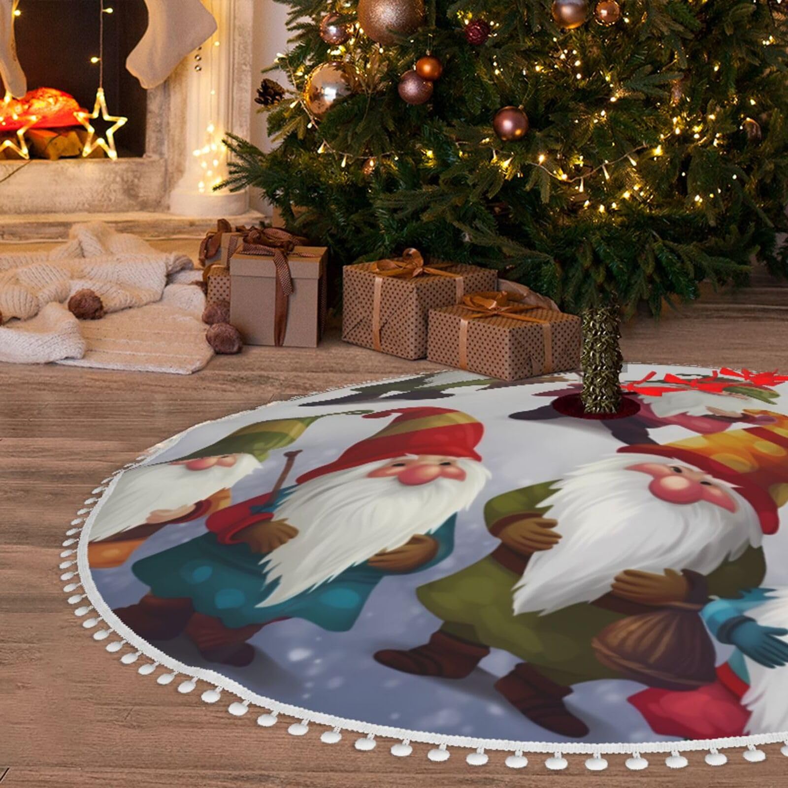 Nains de Noël amusants sur jupe de sapin pour décor de ferme