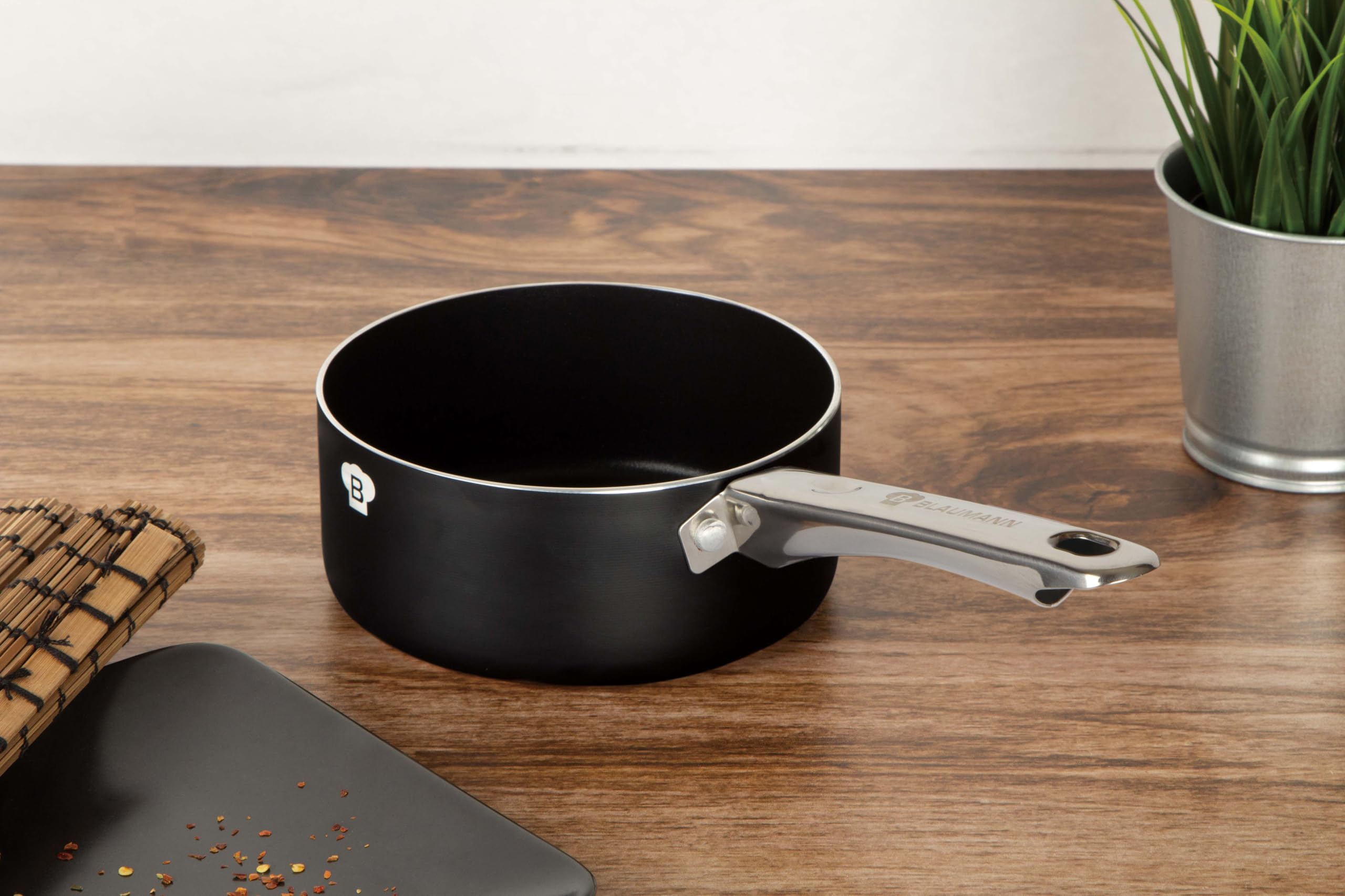 Berlinger Haus Pentola Per Salsa 16 Cm – Alluminio Con Manico In Acciaio Inox, Adatta A Induzione, Collezione Platinum (Nero Opaco, 1,2L)