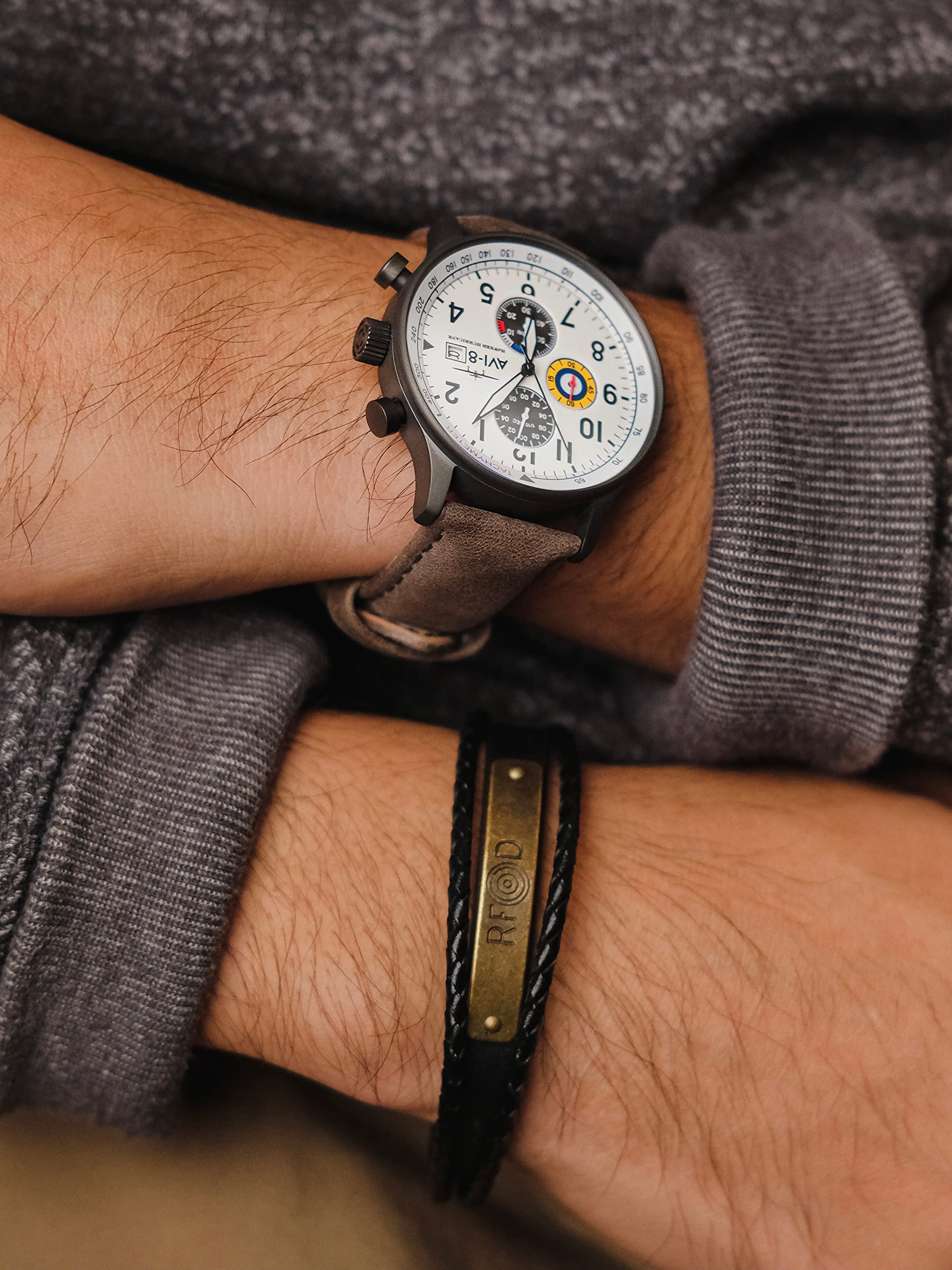 AVI-8 Hawker Hurricane AV-4011 - Reloj cronógrafo clásico para Hombre de 43,5 mm con Correa de Piel, Blanco/Gris, Cronógrafo