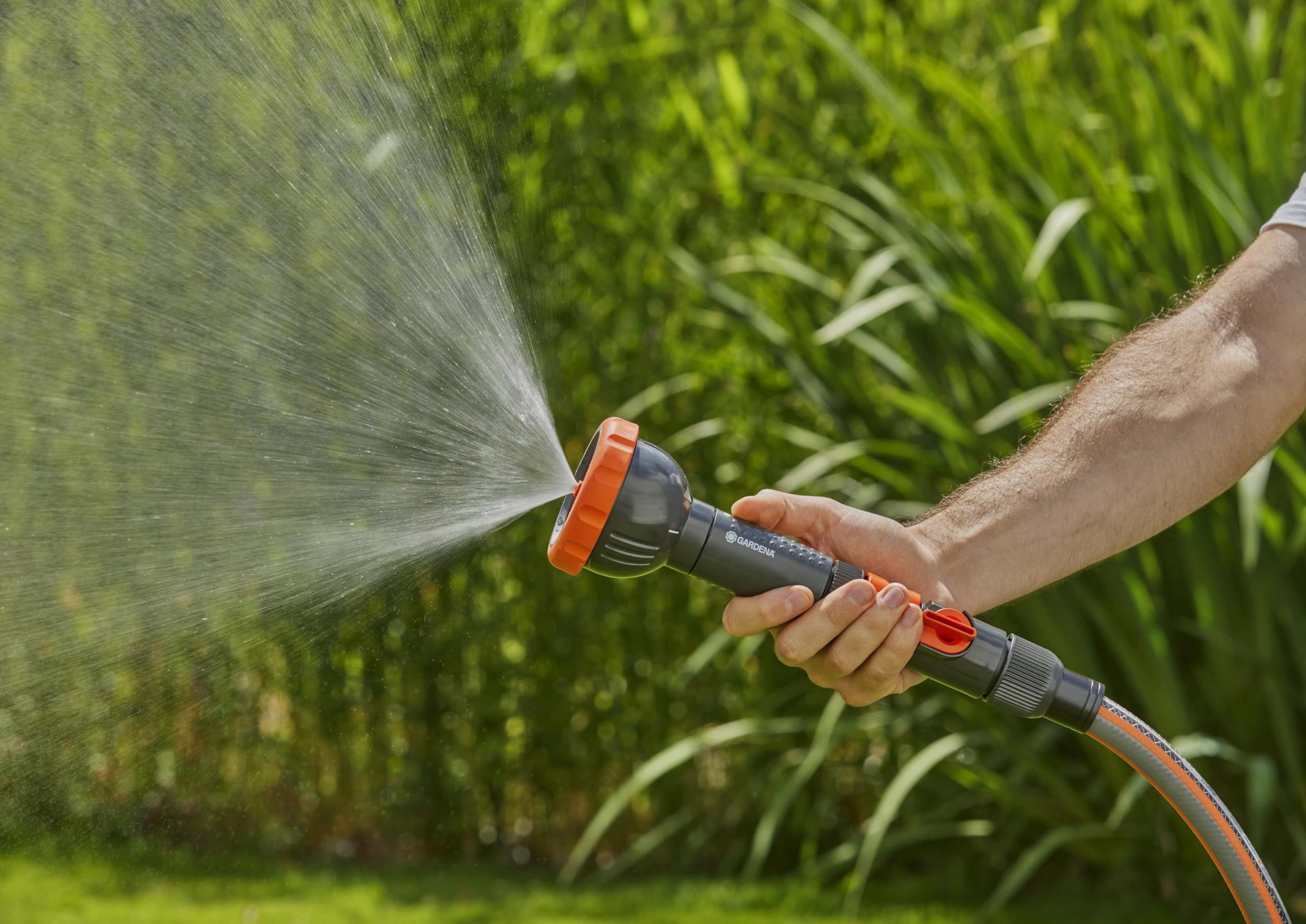 Gardena Profi-System-Spritz-Brause: Gartenbrause für einen höheren Wasserdurchfluss, mit stufenlos regulierbarem Wasserstrahl (2847-20)
