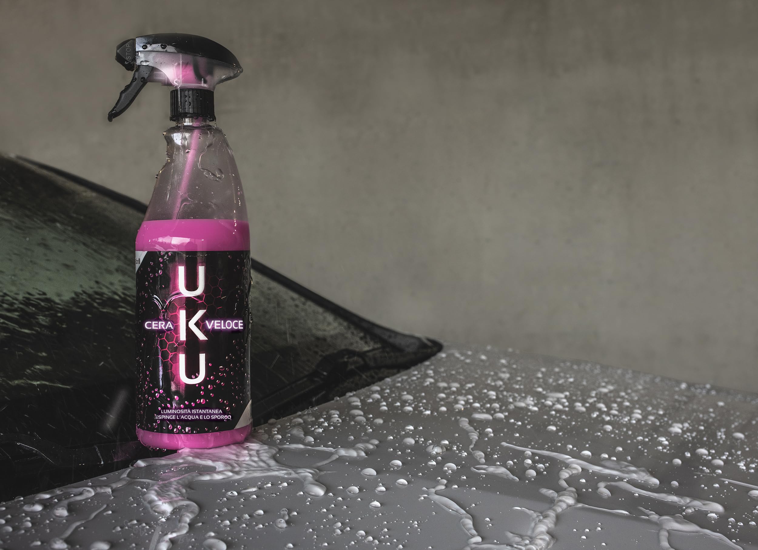 Sisbrill Uku Cera Rapida Spray per Carrozzeria-Cera Auto Quick Wax – Brillantezza Istantanea e Protezione Idrorepellente, Facile Applicazione con Microfibra – 750 ml