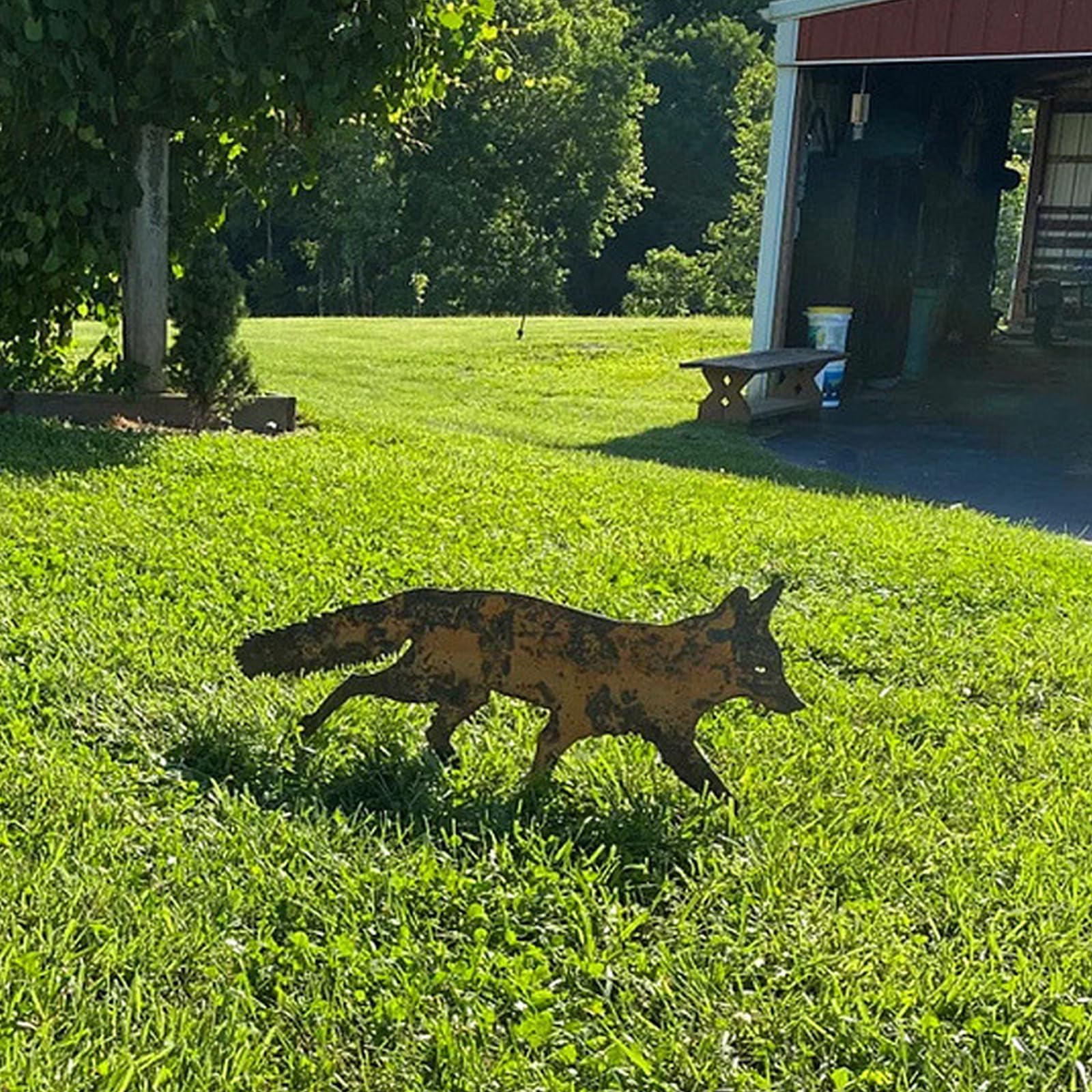 Sneaky Rustic Metal Fox Garden Decoration with Stakes, Iron Fox Stakes Fox Yard Stake Fox Garden Stake Metal Fox Garden Decoration Fox Garden Sign Fox Plug-in Garden Ornament Animal Lawn Stakes (1pc)