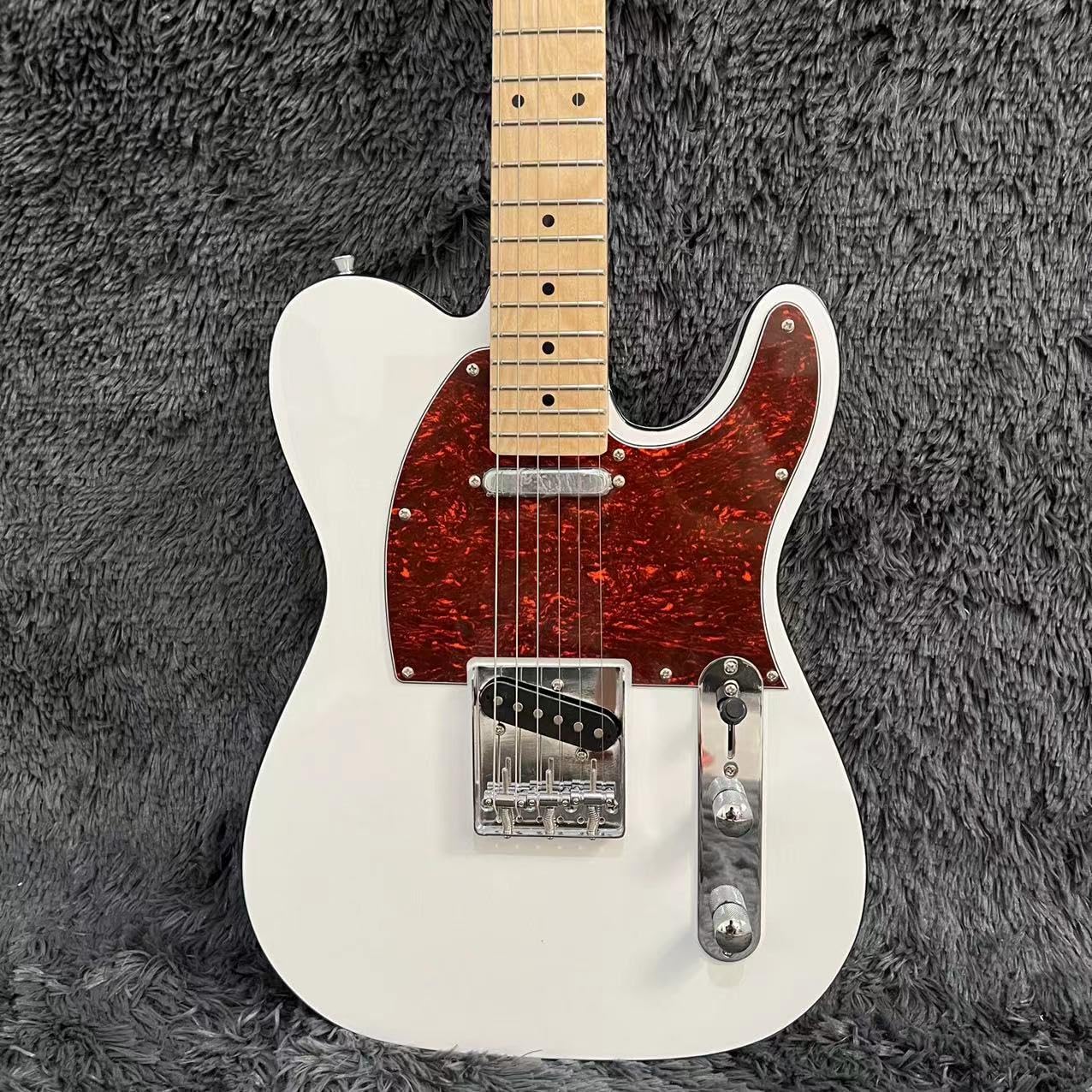 美品 Mavis 初心者向けエレキギター レッド ミラータイプピックガード 美品 Mavis 初心者向けエレキギター レッド ミラータイプ