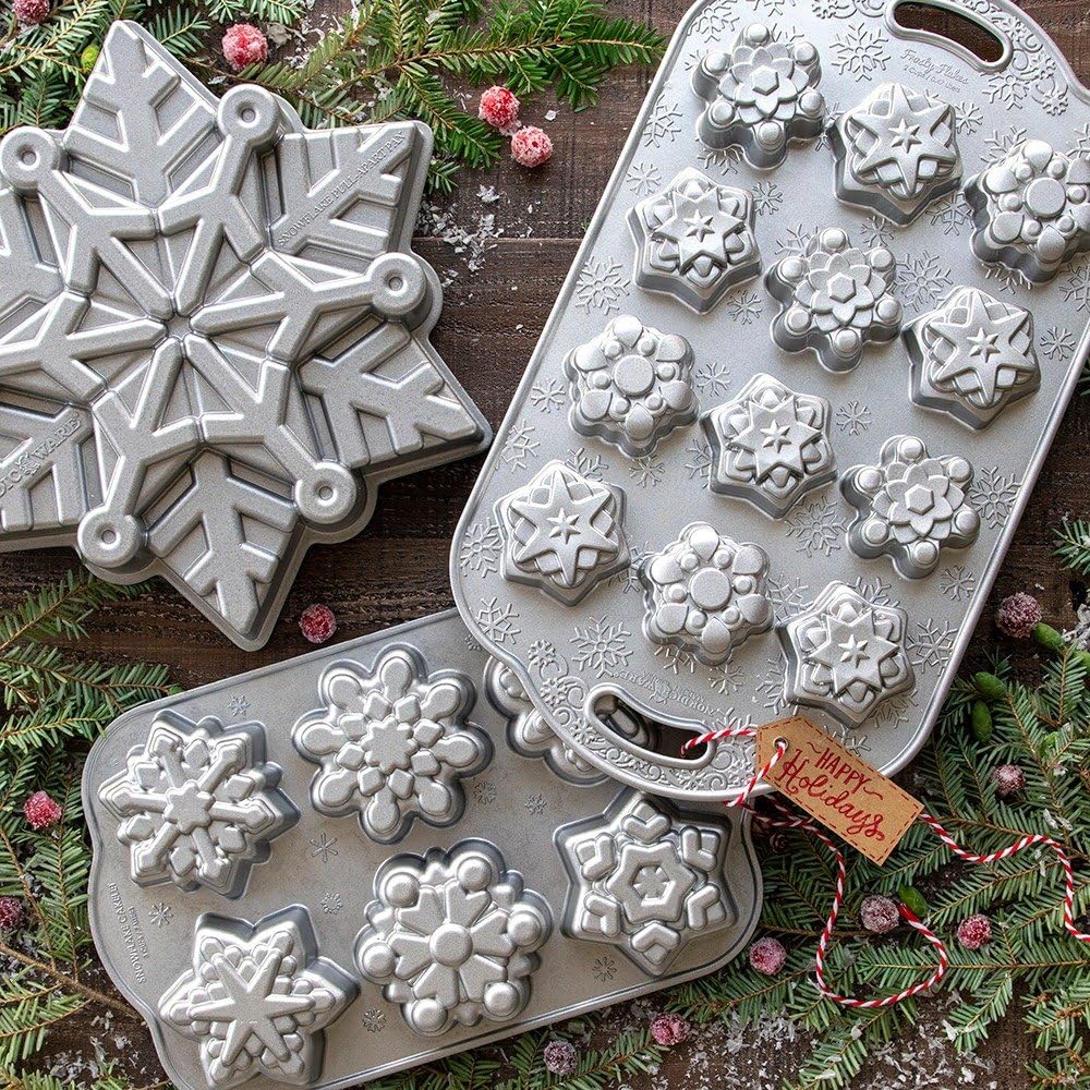 Nordic Ware -Moule à gâteau, moule à pâtisserie - Moule à gâteau Cristaux de neige Silver - Revêtement antiadhésif - Fonte d'aluminium