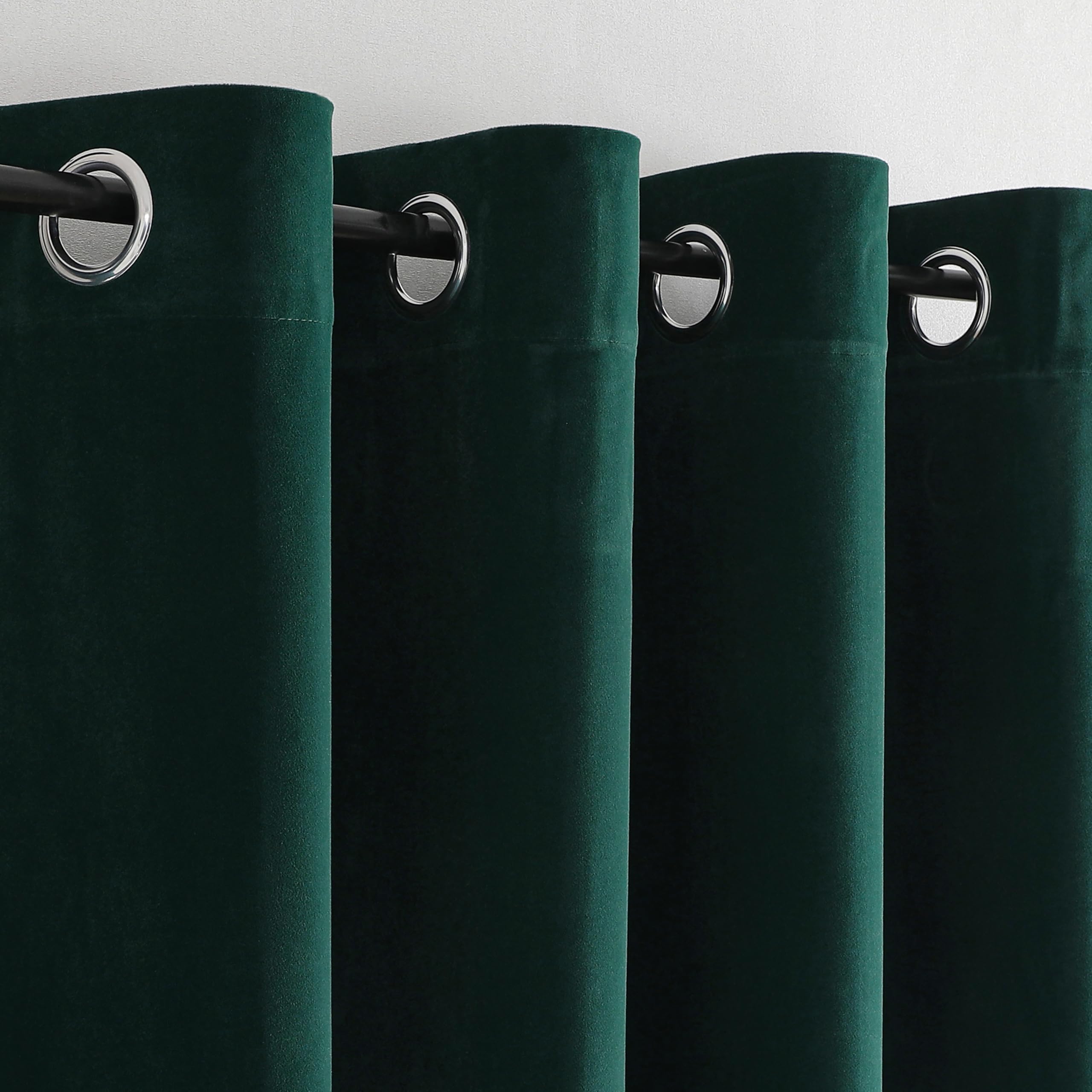 CUCRAF Rideau Occultation Thermiques Velours Vert 132 x 220 LxH 2 Pièces Luxurious Rideaux Opaque Anti Froid et Chaleur À Oeillets,Décoration Salon Chambre Moderne