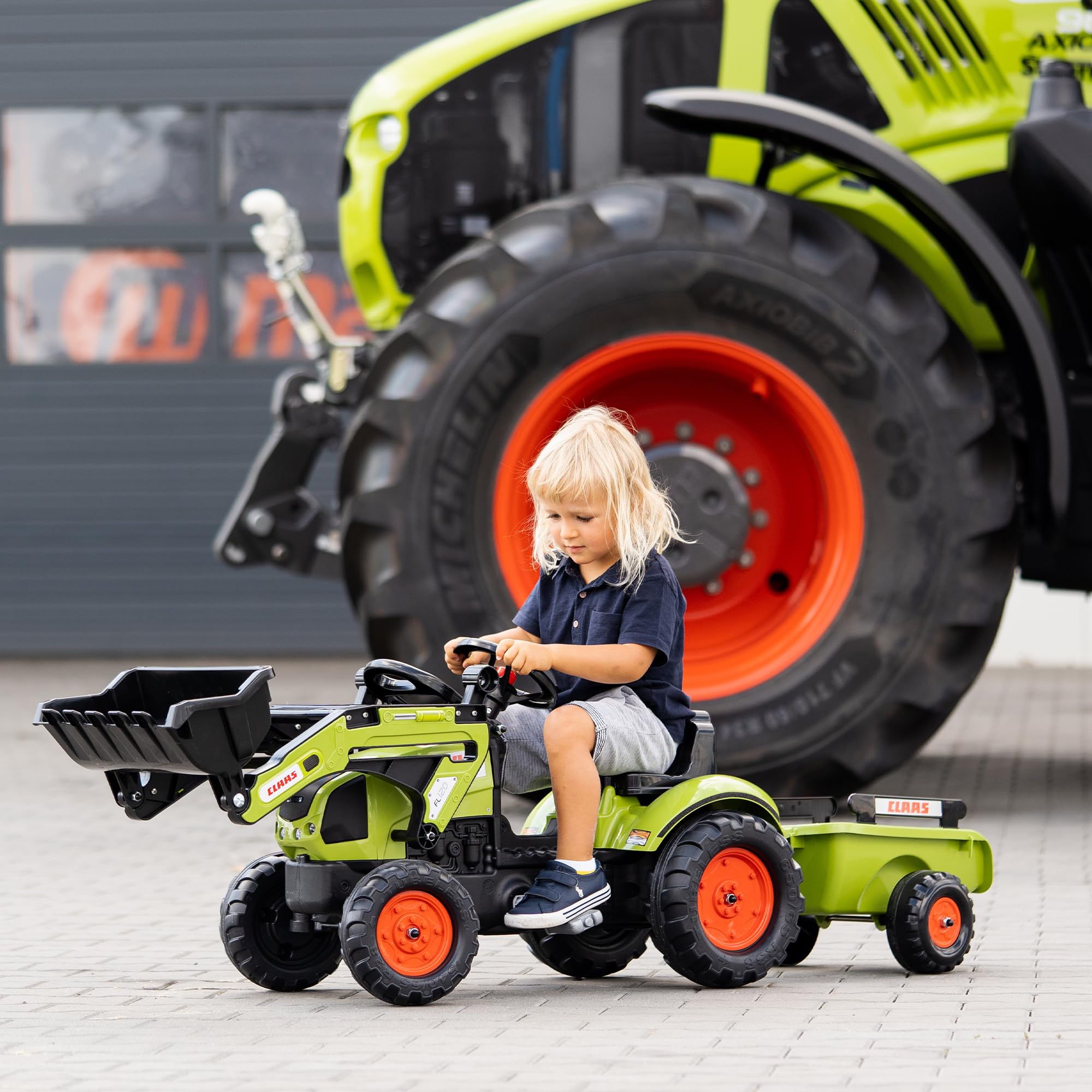 CLAAS Tractopelle Arion 410 avec remorque