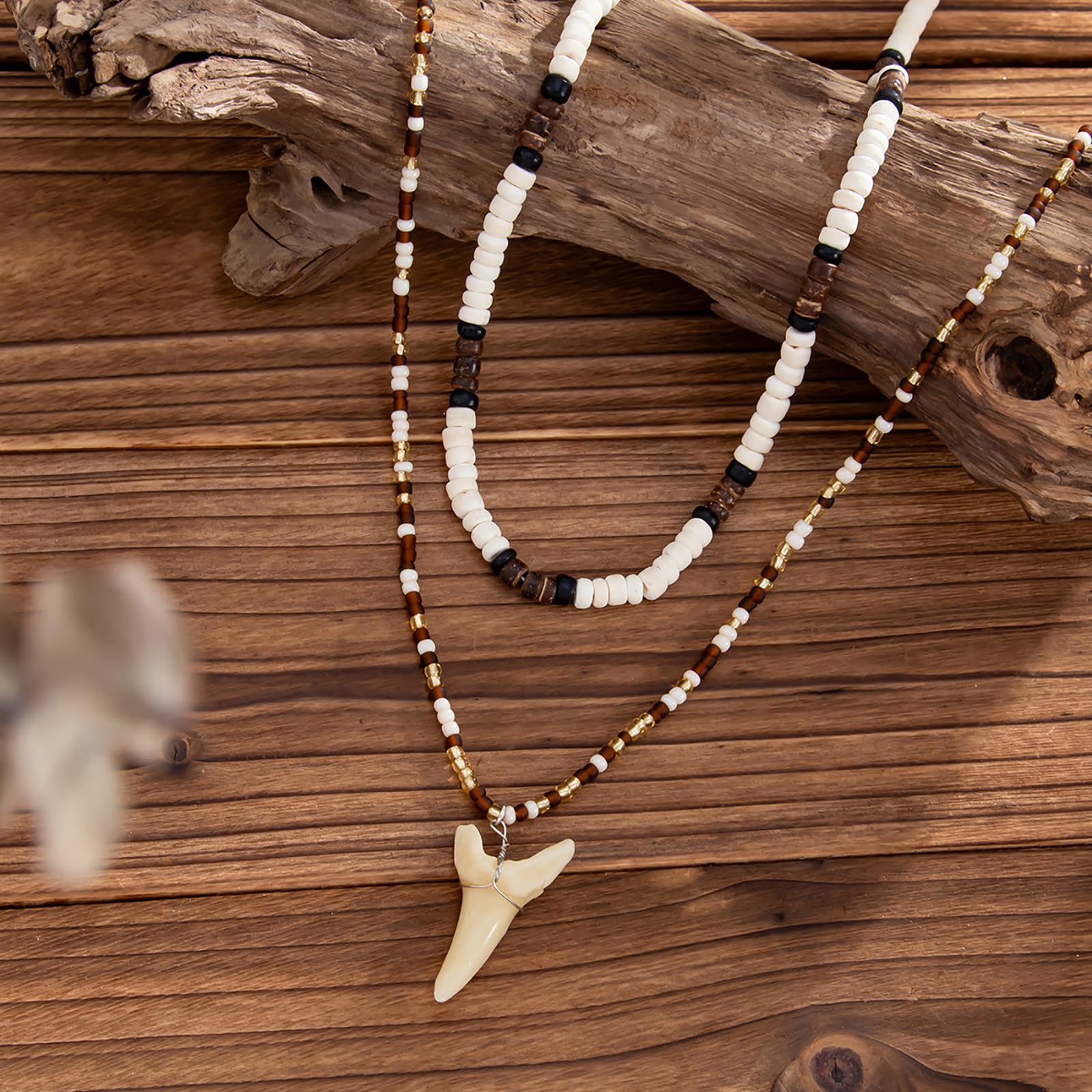 Collana con Conchiglia Puka per Uomo Collana con Dente di squalo stratificato Ciprea Collane con Perline in Legno Marrone Nero Collane con Conchiglie di Cocco Regalo di Gioielli da Spiaggia Estiva