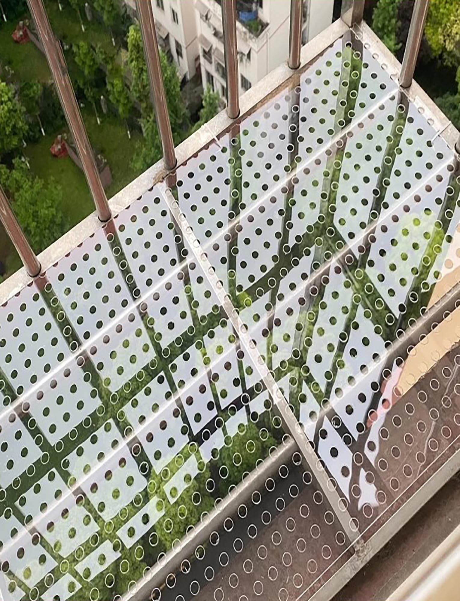 Otwór na perforowane płyty akrylowe, przezroczysta płyta poliwęglanowa 1,7 mm, 10 mm, otwory 10-70 x 200 cm (10 x 200 cm/3,93 x 78,37 cala)