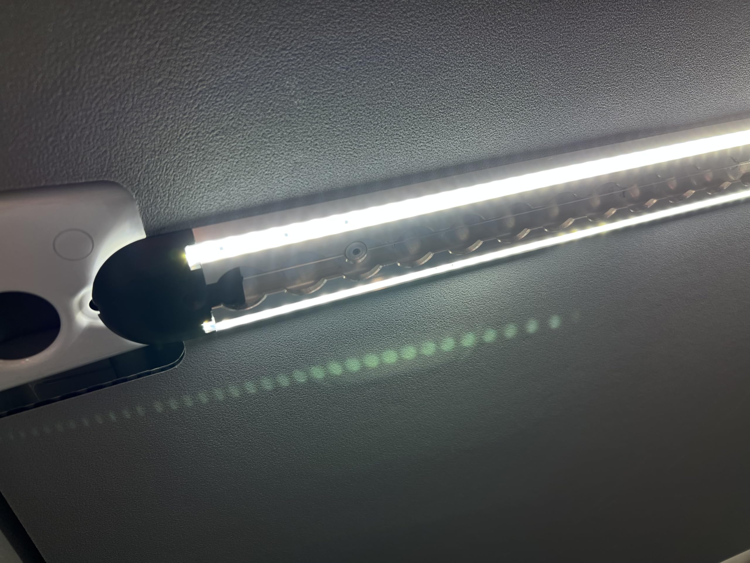 LED‑Airlineschiene 1 m – Halbrunde Alu‑Zurrschiene mit 12 V LED‑Beleuchtung (IP67, 6500 K, 870 lm) – Zurrleiste für LKW, Transporter, Camper & Anhänger