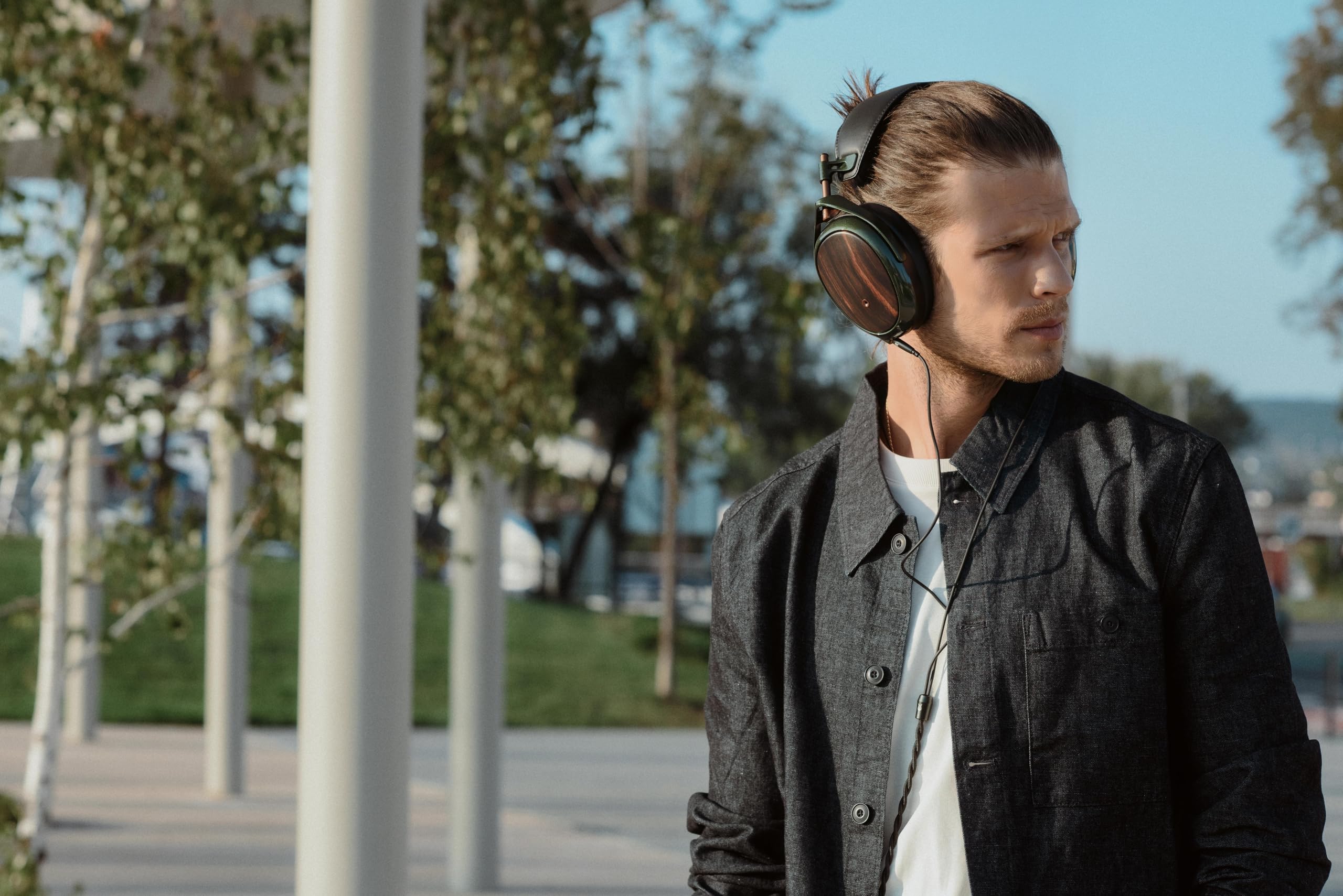 MEZE Audio Strada | Auriculares dinámicos con cable para audiófilos | Auriculares dinámicos de madera de ébano Macassar | Almohadillas magnéticas desmontables | 2 cables OFC trenzados incluidos