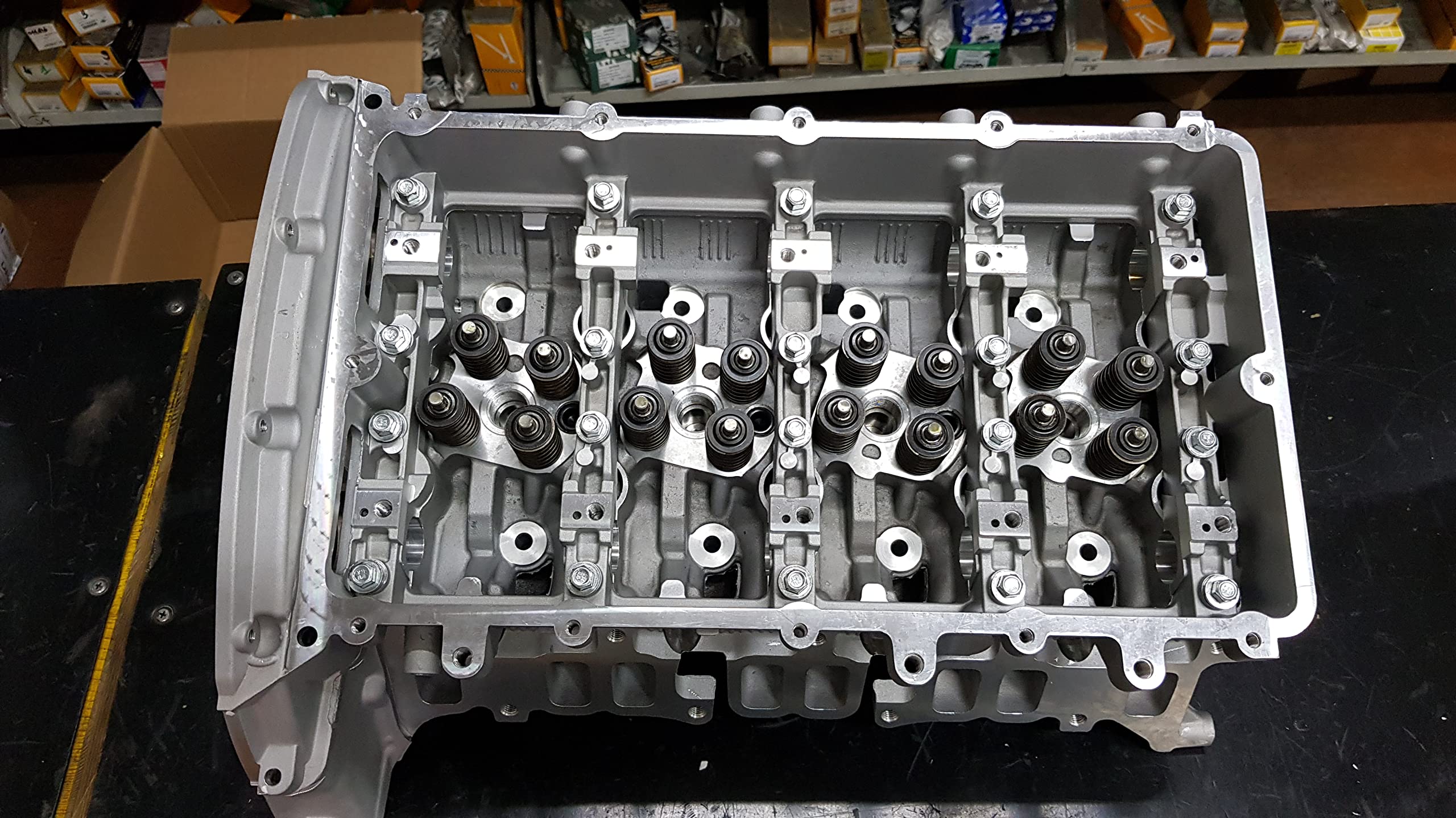 TESTATA NUOVA CON VALVOLE 1099947 1333272 1701911 1851817 D0FA D2FA D2FB D2FE D4FA DOFA F4FA