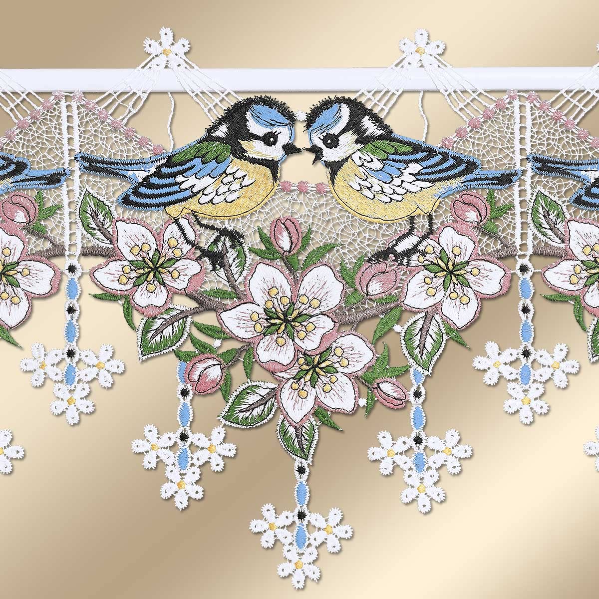 Feenhaus-Scheibengardine Vogelgezwitscher Plauener Spitze | Frühlings-Deko Meise & Kirschblüten | Kurzgardine Fenster-Hänger Frühjahr & Ostern | Gestickter Frühblüher weiß bunt | HxB 23 x 74 cm
