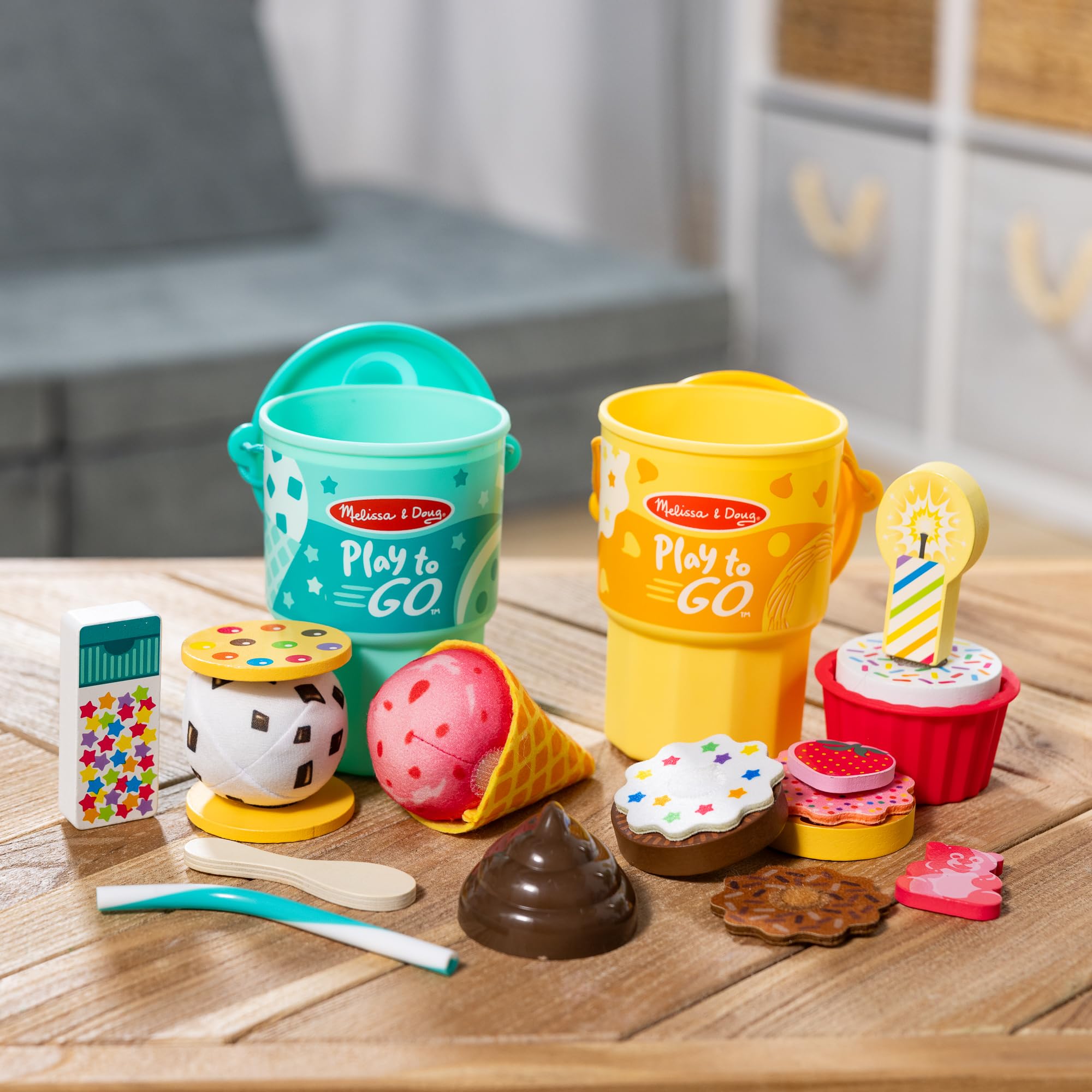 Melissa & Doug Play to Go - Paquete de 2: Pastel y Galletas y Helado, Juguetes de Viaje para niños y niñas de 3 años en adelante