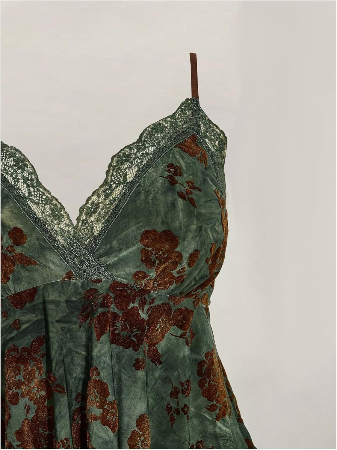 WDIRARA Women's Plus Size Floral Layered Ruffle Cami Tops Hippie Lace V Neck Camisole Peplum Tops - Image 4