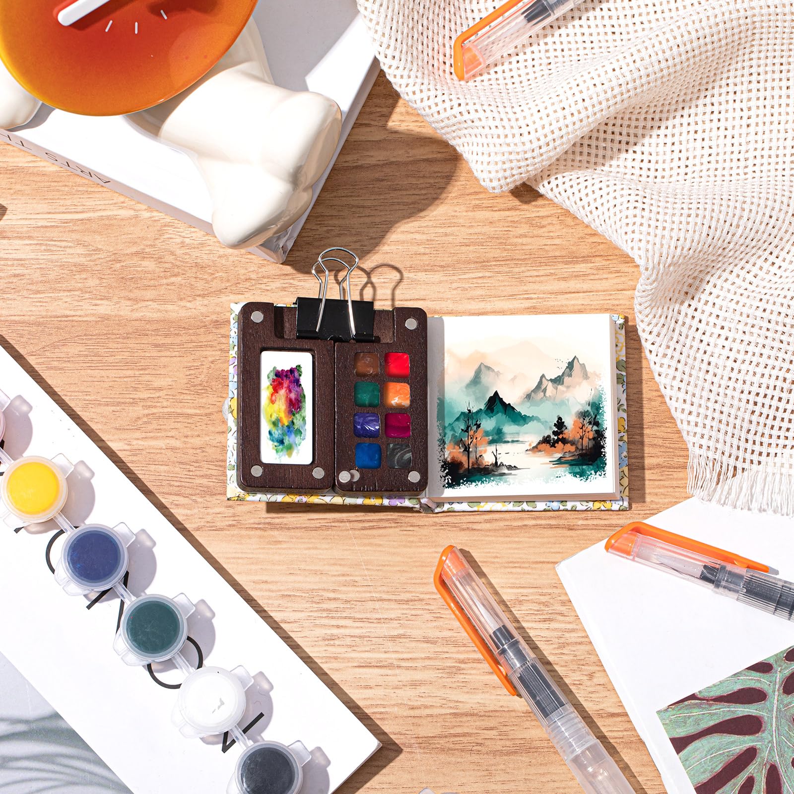 Qilery Juego de mini paleta de acuarela portátil de madera, caja de pintura de papel de acuarela, cuaderno de bocetos, bolígrafos con clip para carpeta, para pintores, artistas, no incluye pintura