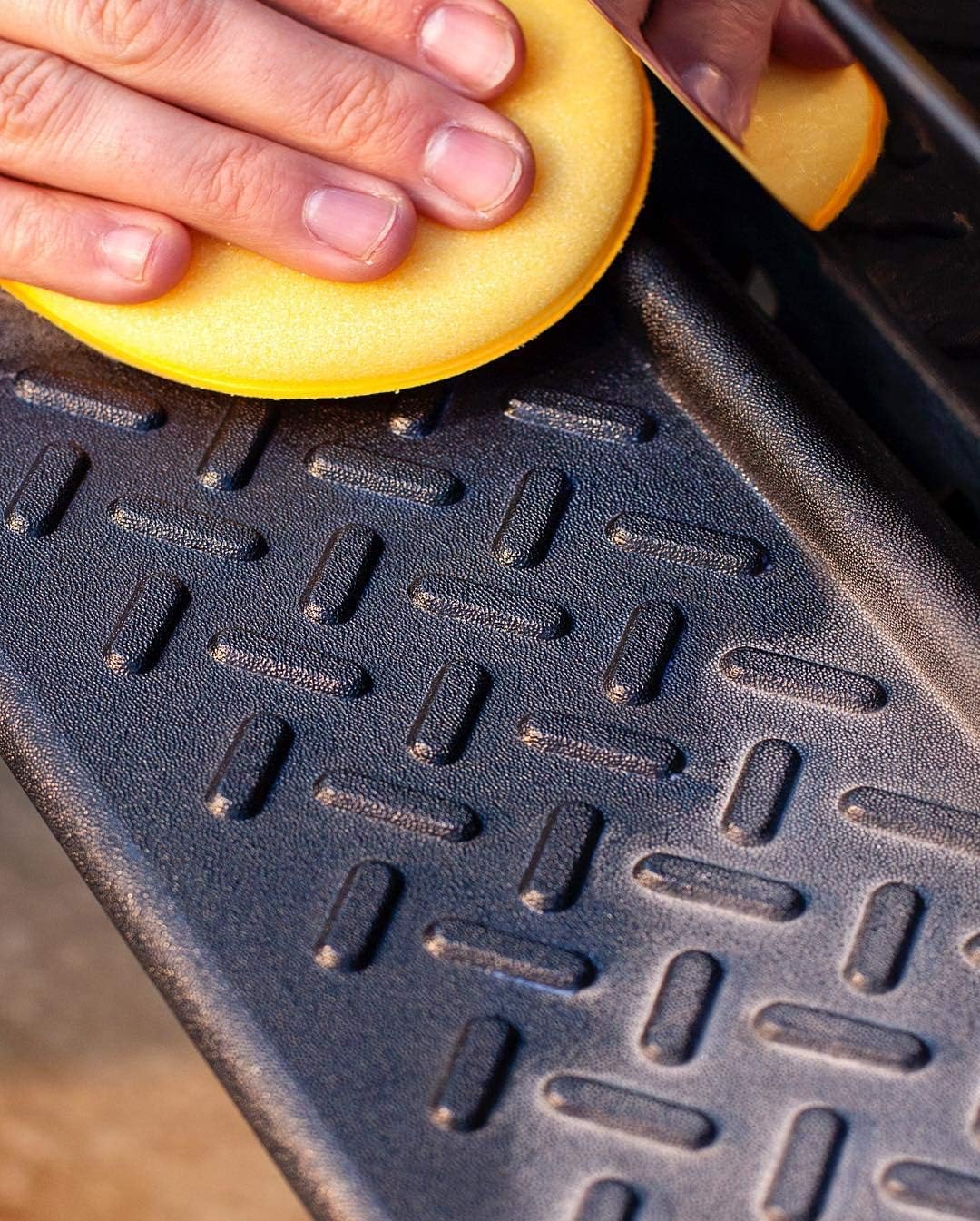 Meguiar's Ultimate Black Plastic Restorer for Plastic, Vinyl & Rubber Trim, 355mL - G15812C - Image 2