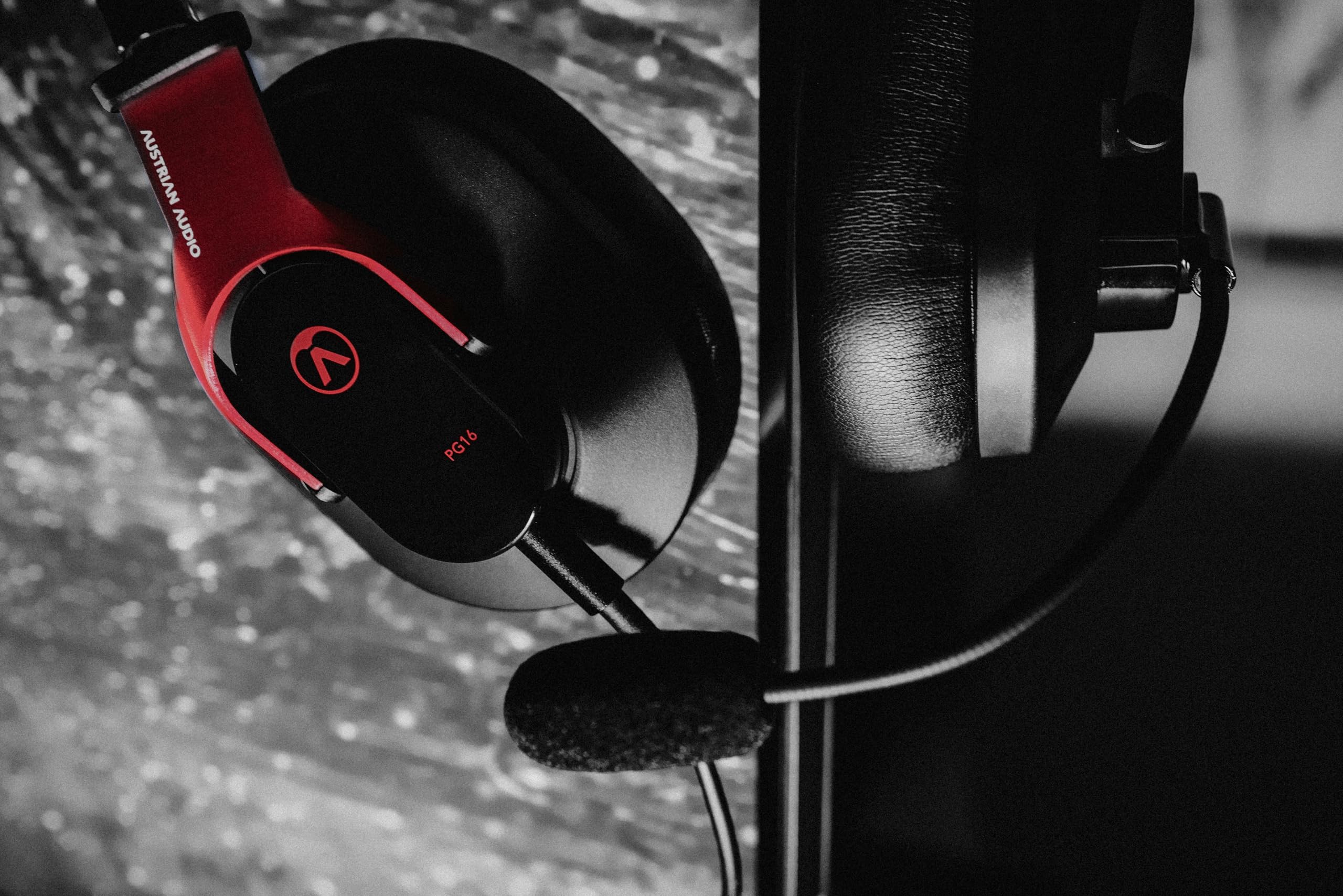 Austrian Audio Cuffie da Pro Gaming con Microfono PG16 (accessori da gaming pieghevoli, cavo da 1,4 m rimovibile), nero/rosso