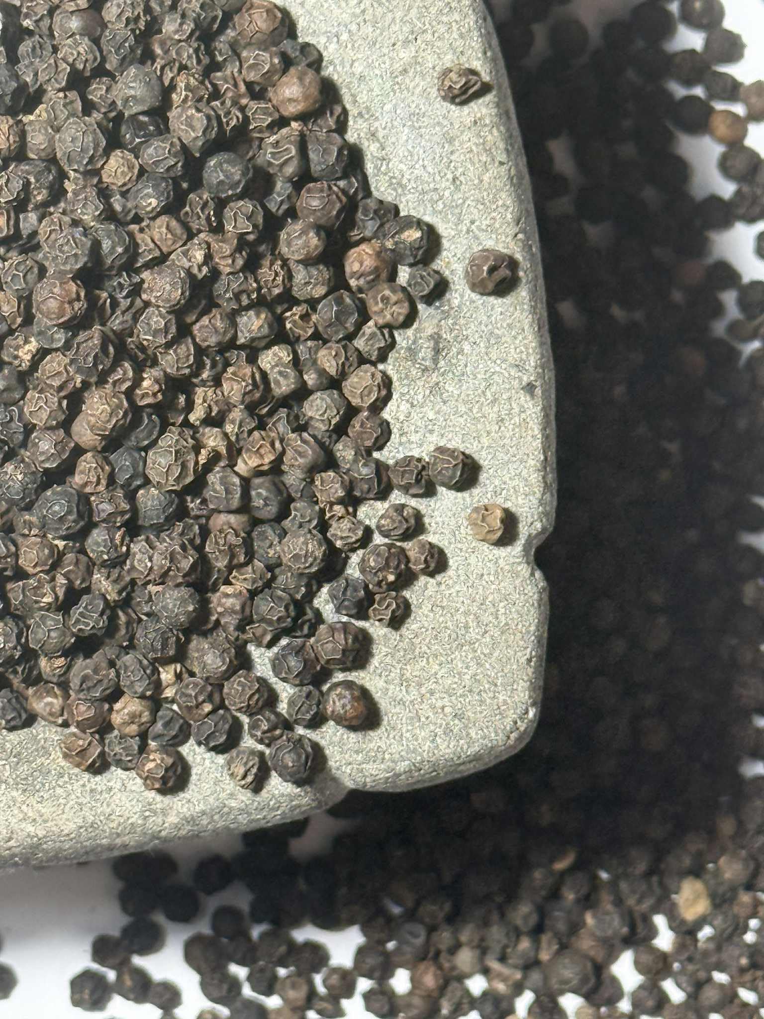 Poivre noir en grains de Madagascar 1 kg – Qualité professionnelle – Grains entiers 100% naturels – Usage restauration & cuisine – Balista