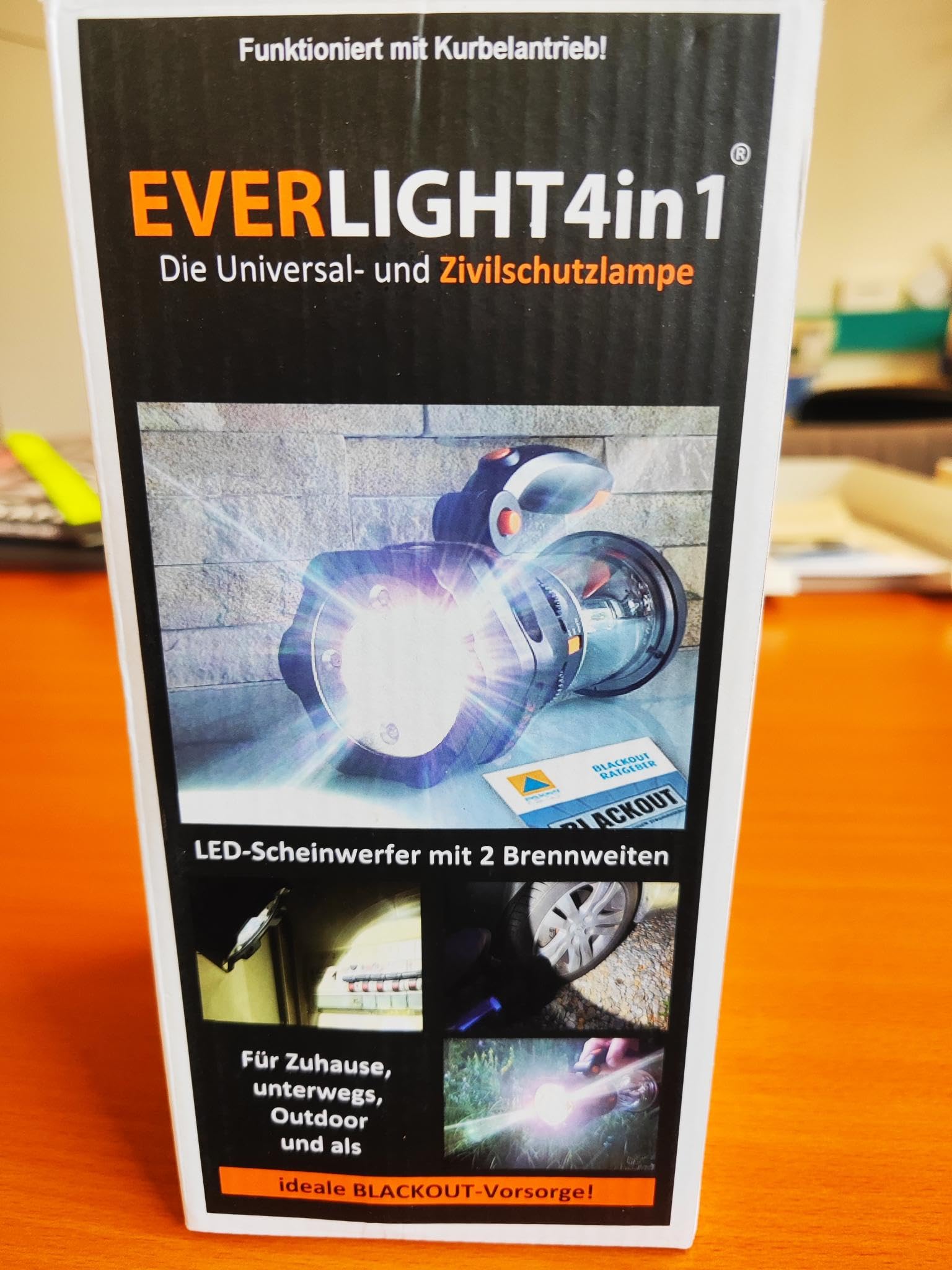 4in1 Lanterna LED alimentata a batteria | Radio di emergenza | banca di potere | Caricabatteria per cellulare | Ideale per interruzioni di corrente blackout, per il campeggio e il tempo libero